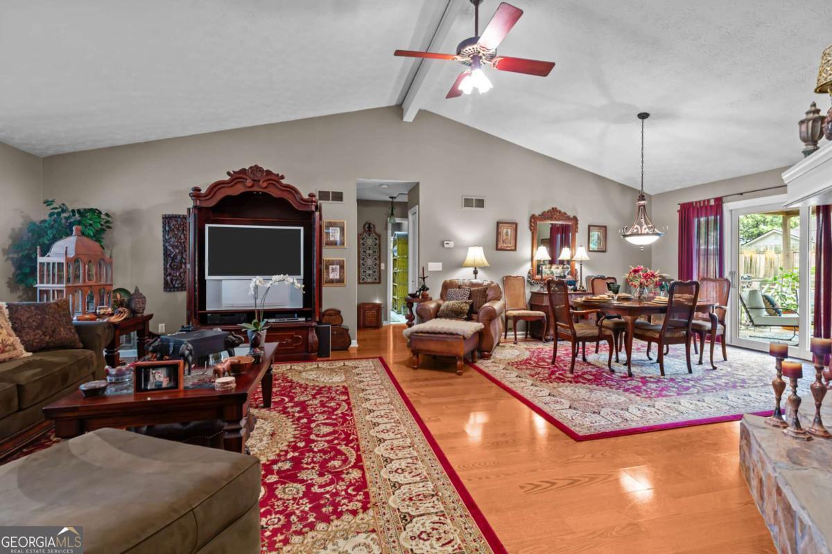 490 Hunters Glen CT