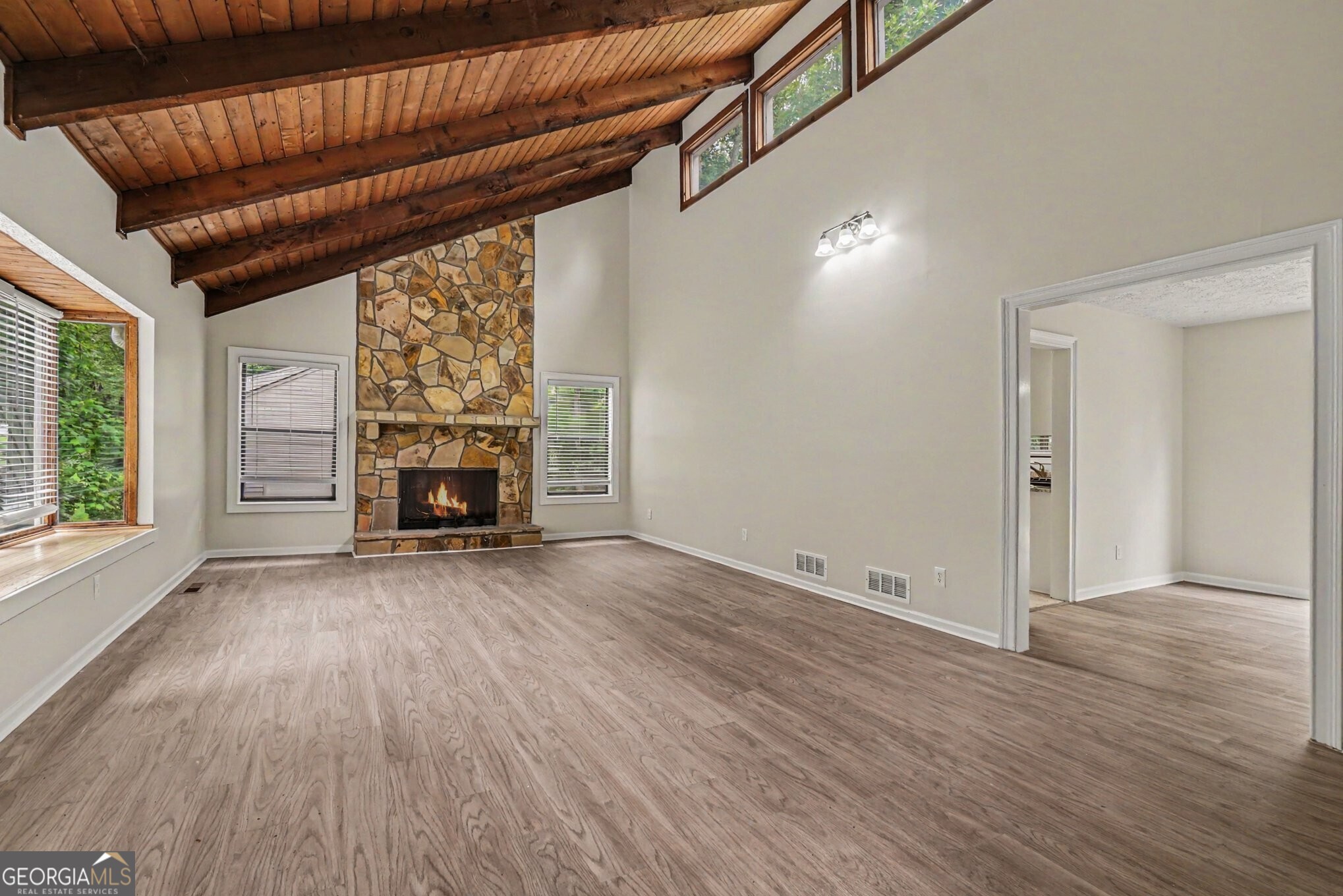 3985 Lookout Point DR