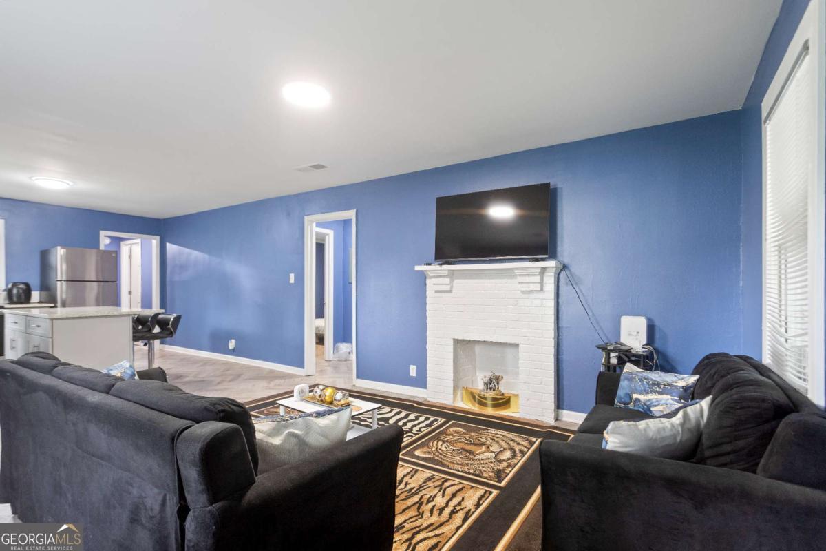 537 W Lake AVE NW