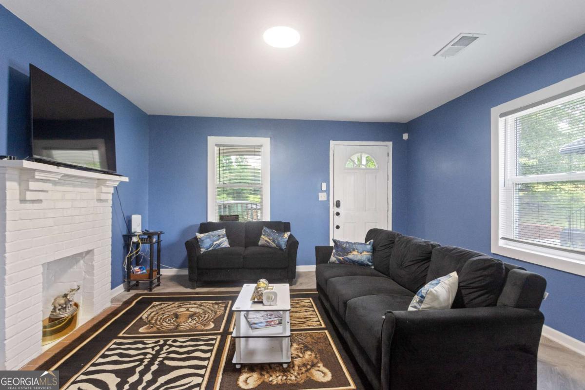 537 W Lake AVE NW