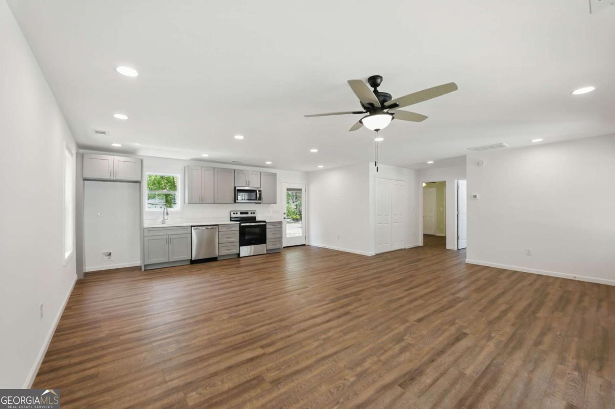 8091 Beachwood DR