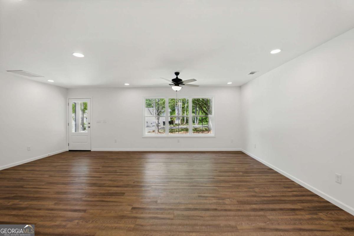 8091 Beachwood DR