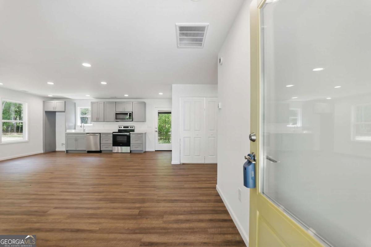 8091 Beachwood DR