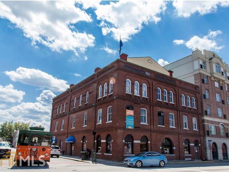 Prime commercial space in the heart of Historic District. Excellent location for National Retail Chain or Restaurant. The building offers 5,400 sq ft on each of the 3 levels while top floor boasts an incredible mezzanine space that is over 2,800 sq ft of outdoor deck overlooking river, bridge & skyline.