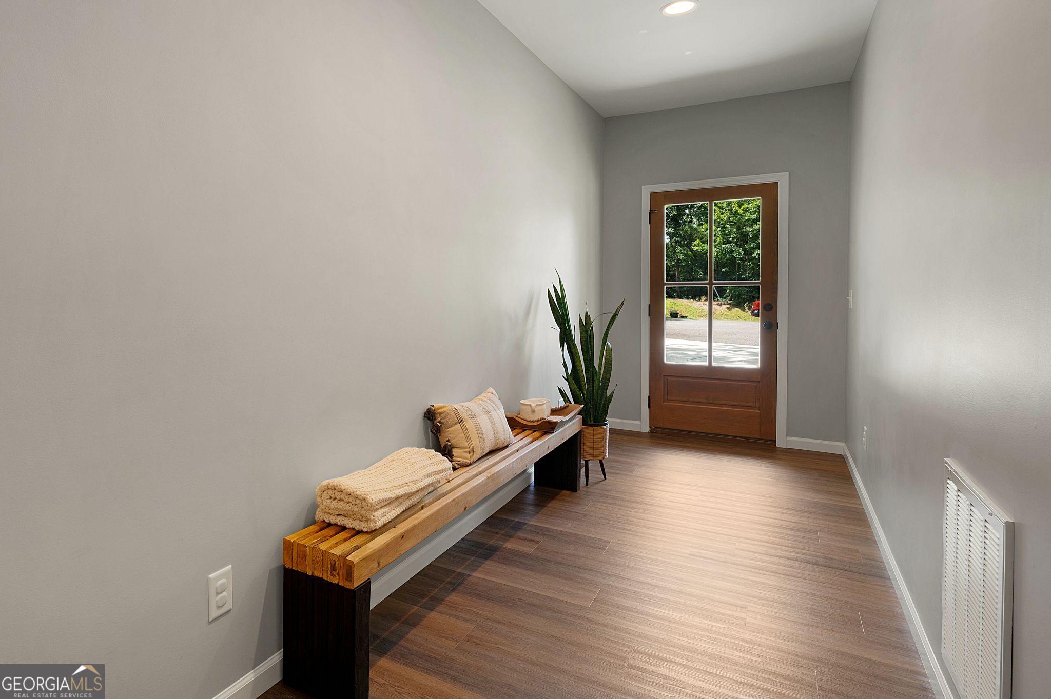 146 Hackney TRL