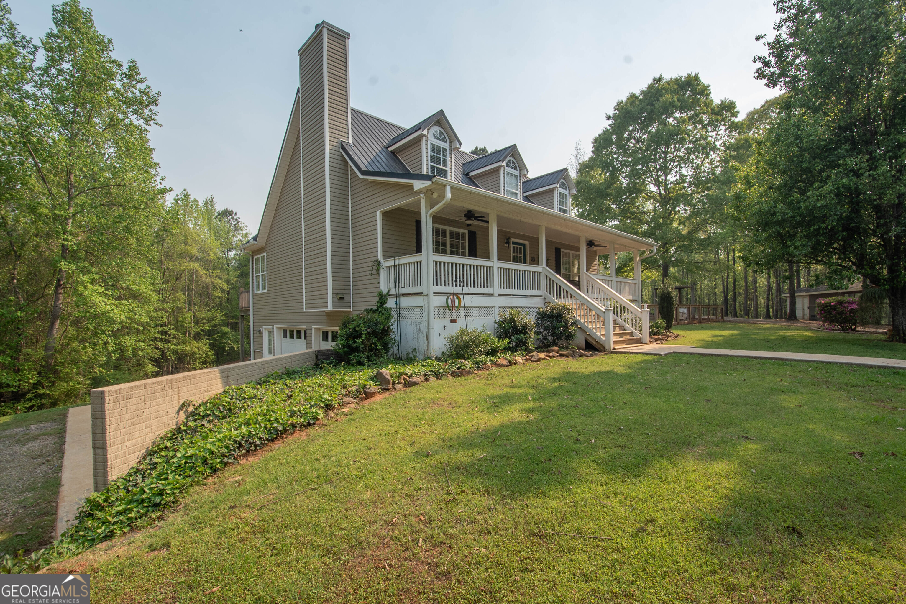 211 Carriage House LN