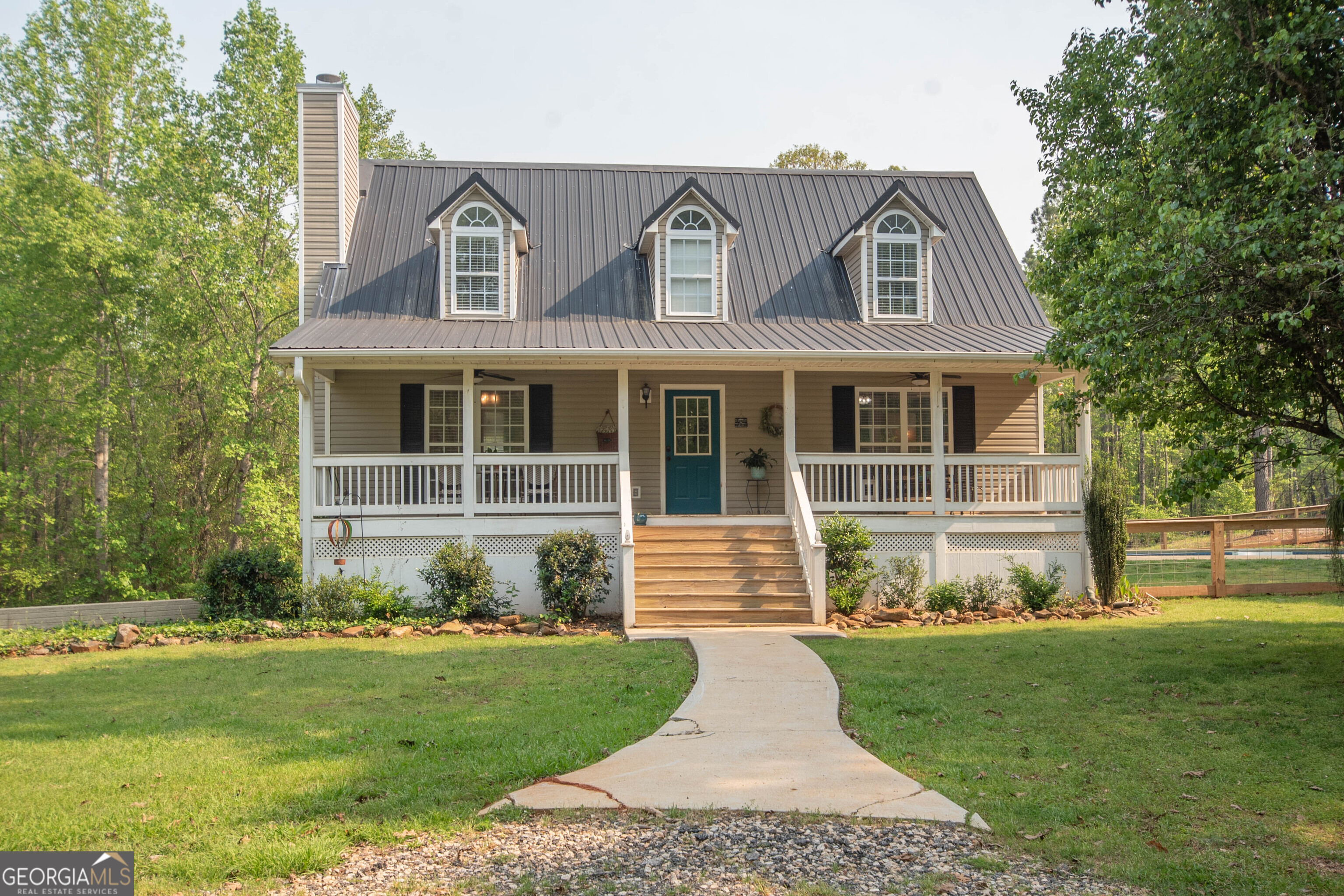 211 Carriage House LN