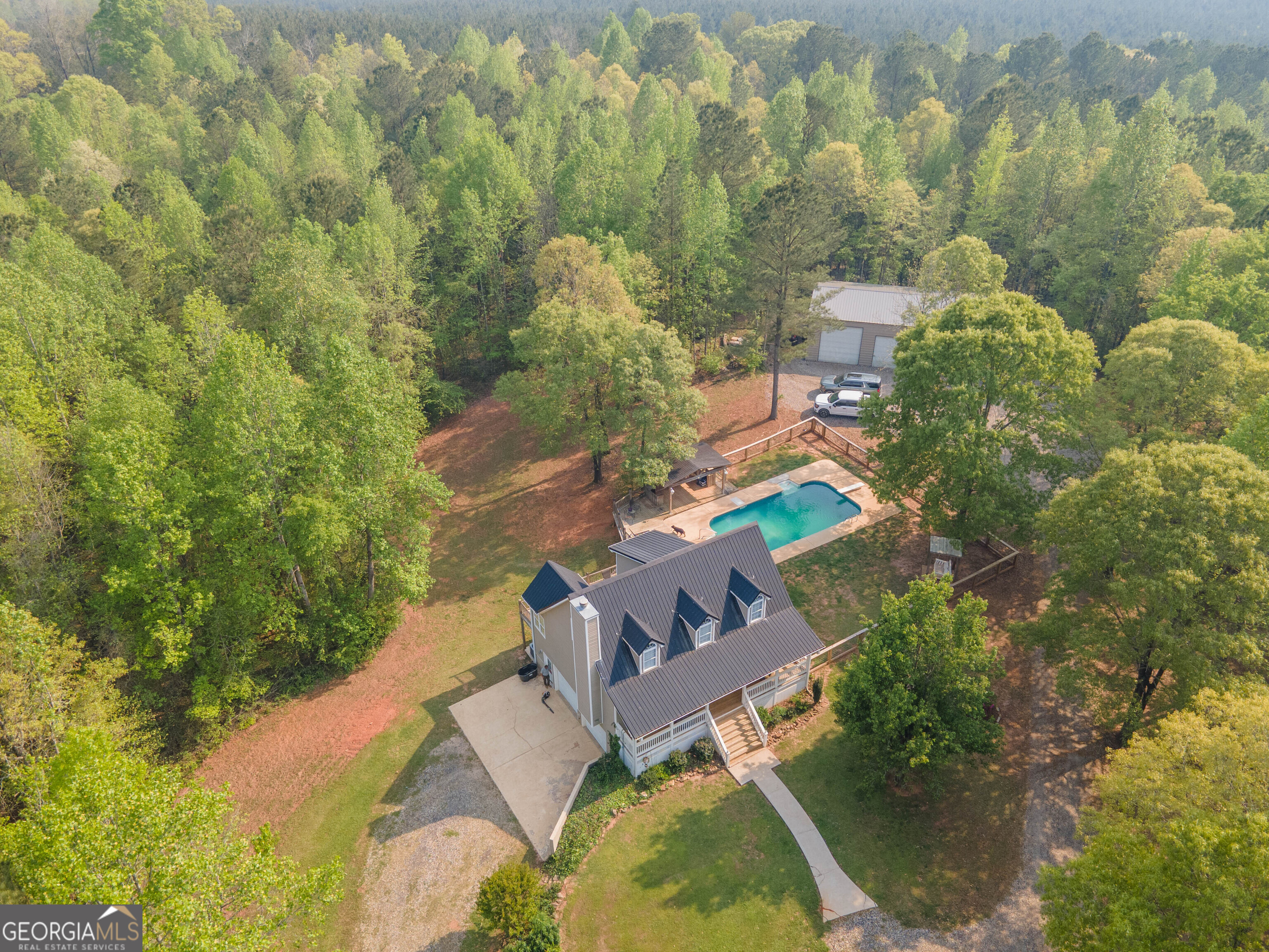 211 Carriage House LN