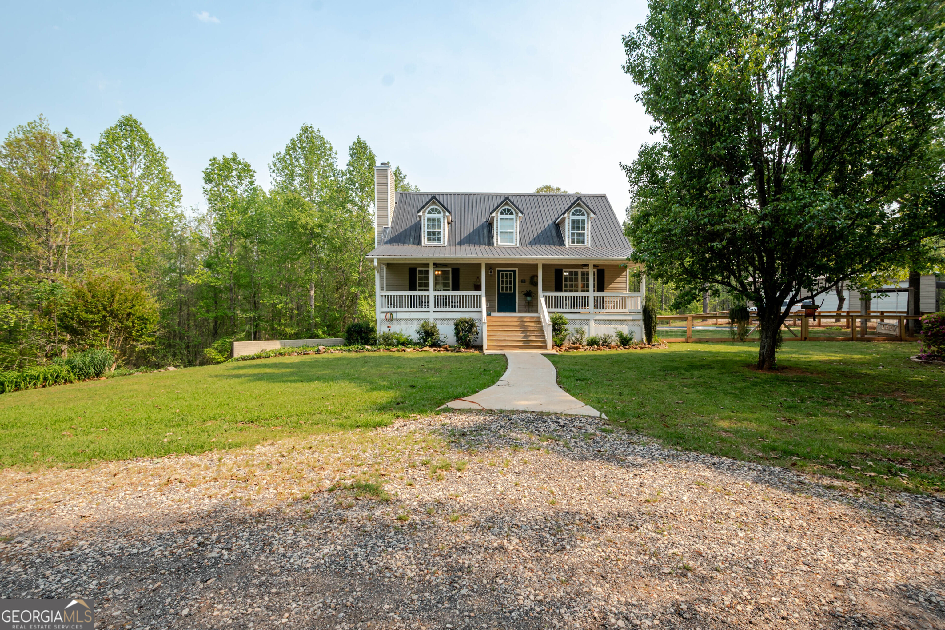 211 Carriage House LN