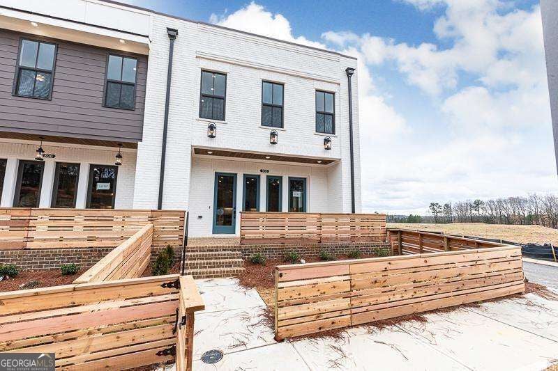 Photo of 906 Farmstead Road, Suwanee, GA 30024 (MLS # 10854288)