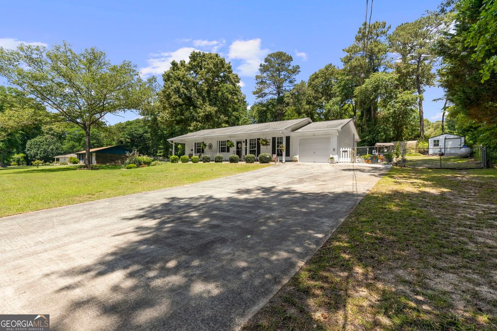 Photo of 305 N Lake Drive, Perry, GA 31069 (MLS # 10761216)
