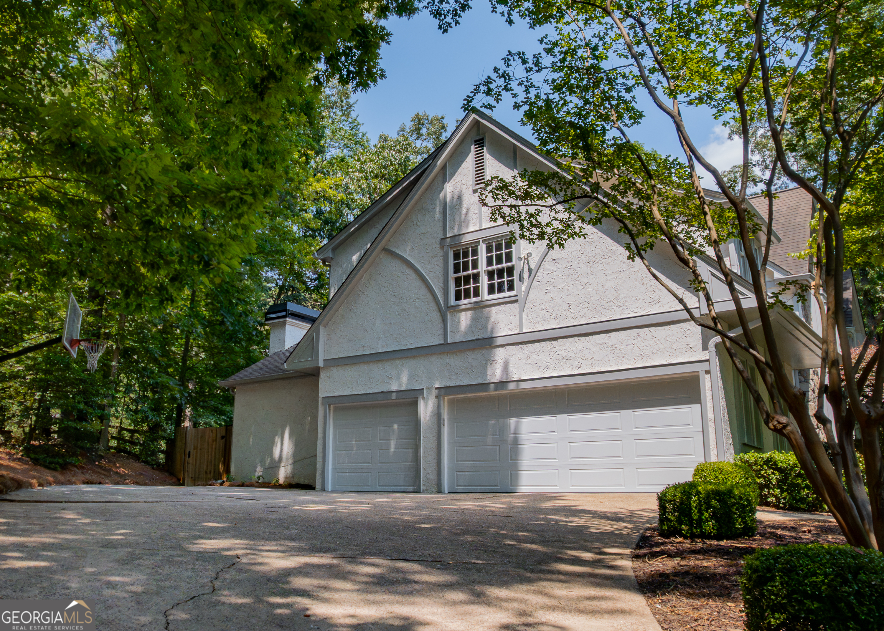 2260 River Cliff DR