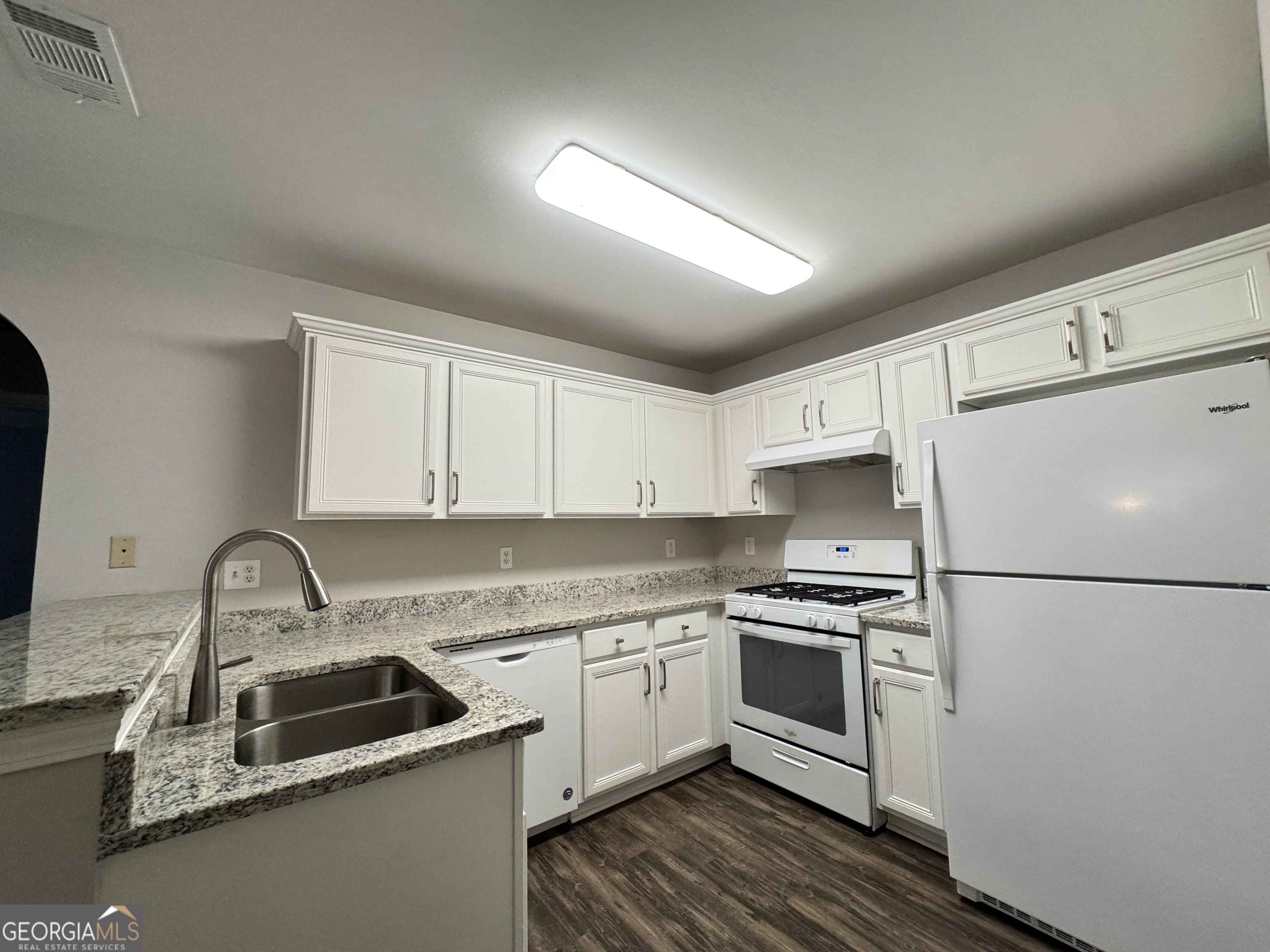GROVE PARK IN TOWNE LAKE - Residential Lease