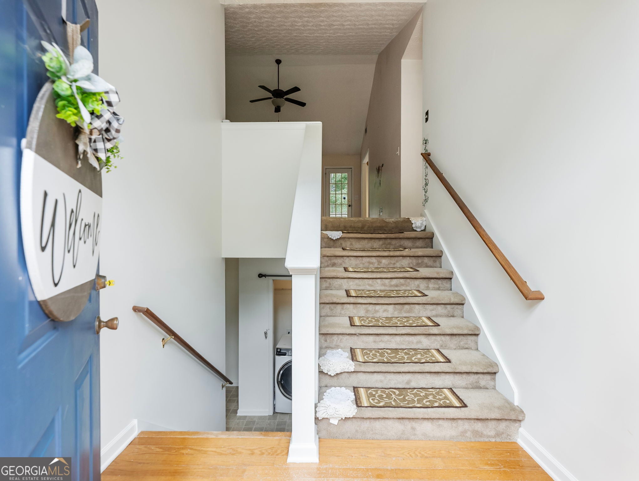 212 Cobblestone LN