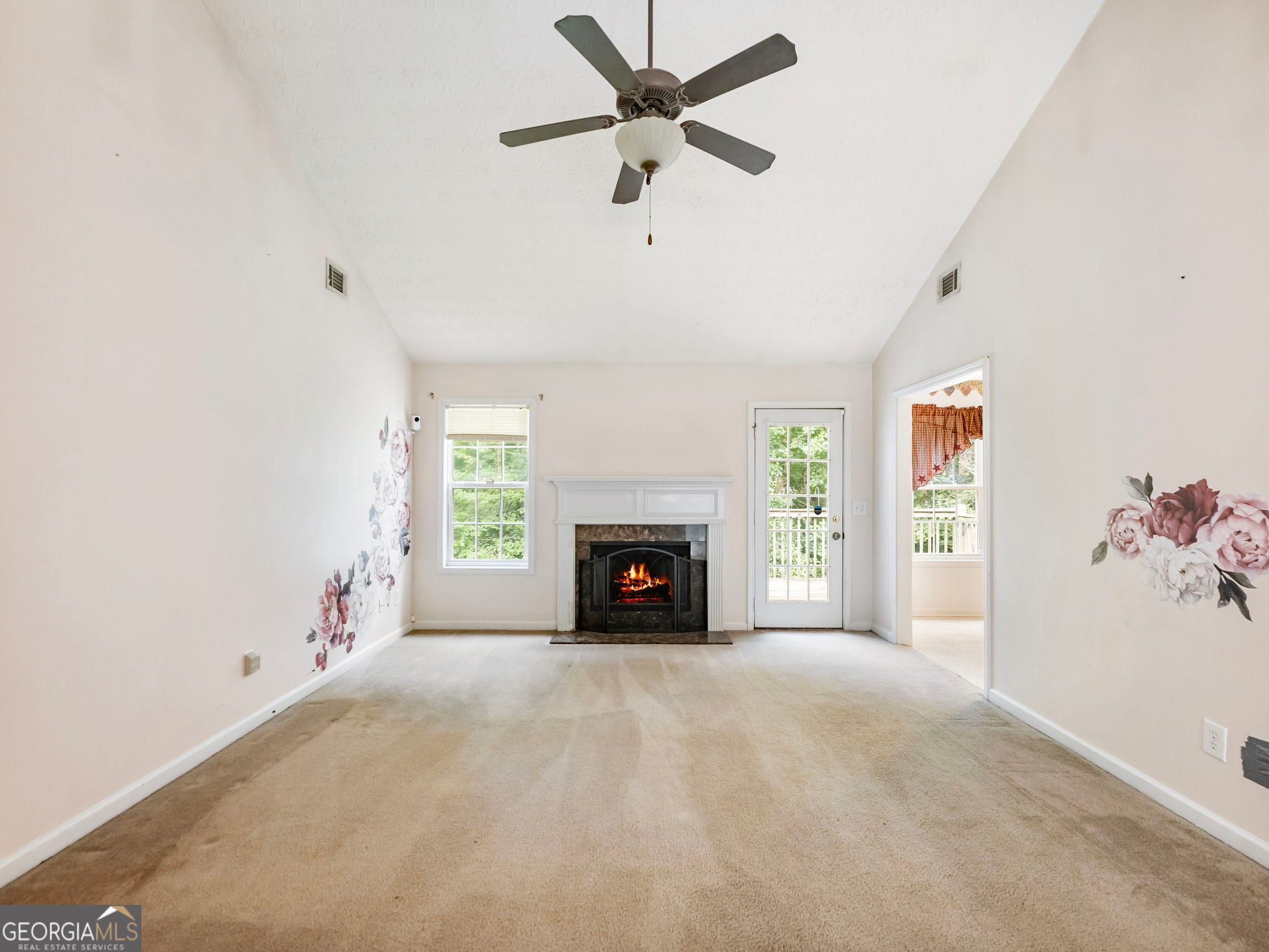 212 Cobblestone LN