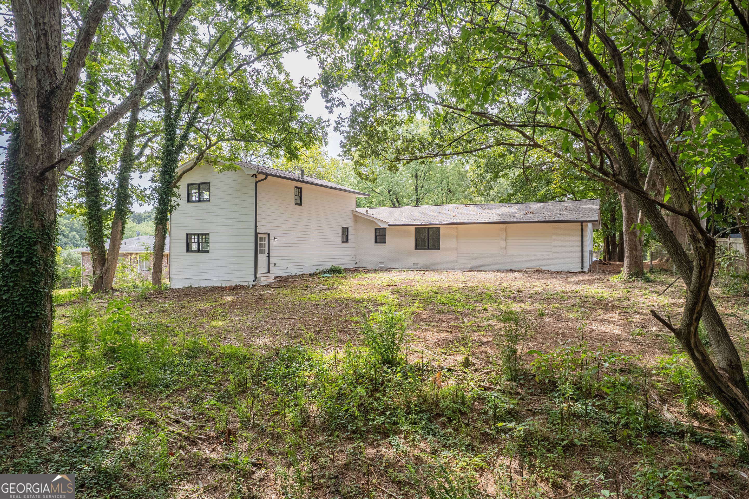 1586 Kings RD
