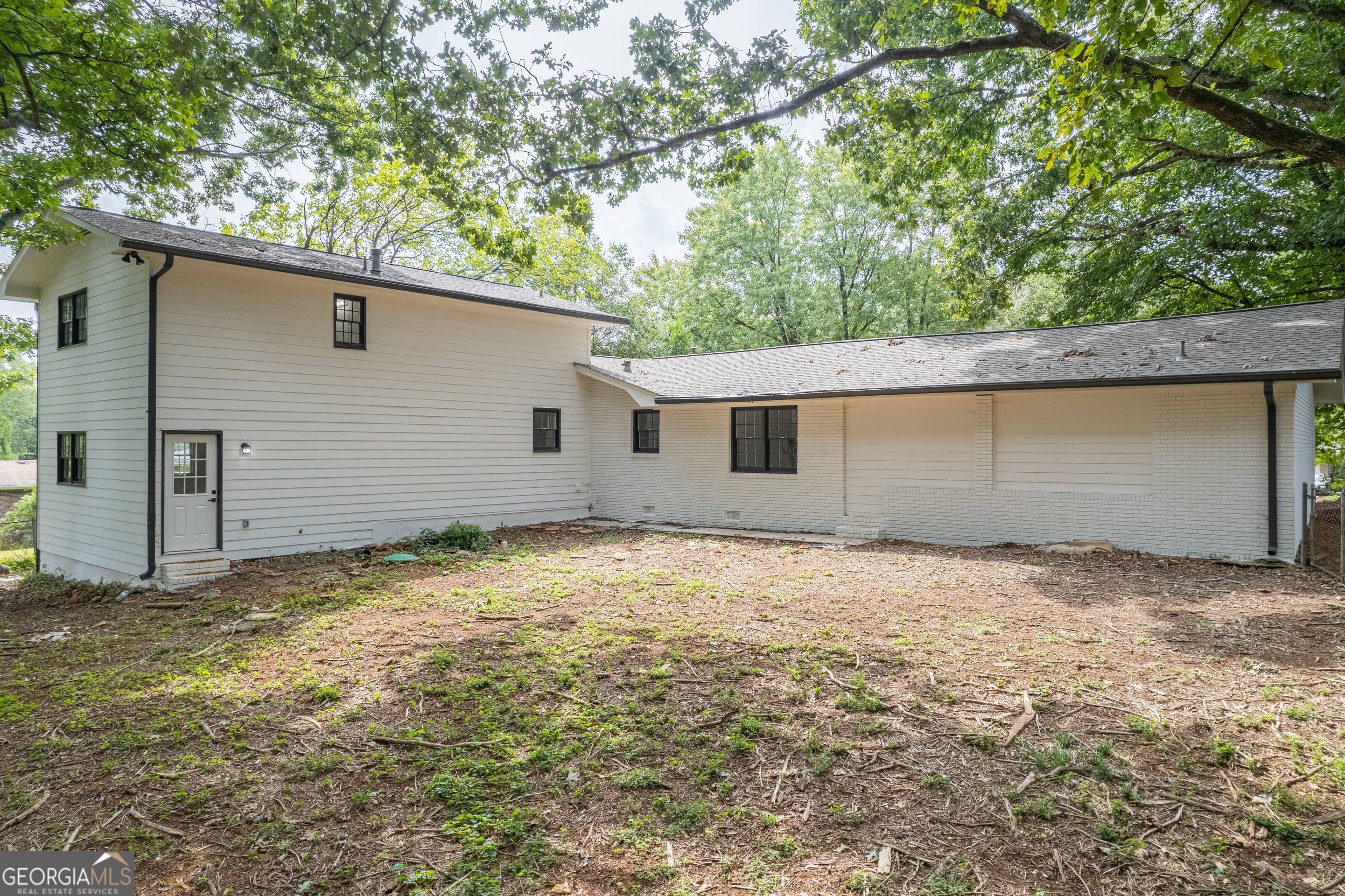 1586 Kings RD