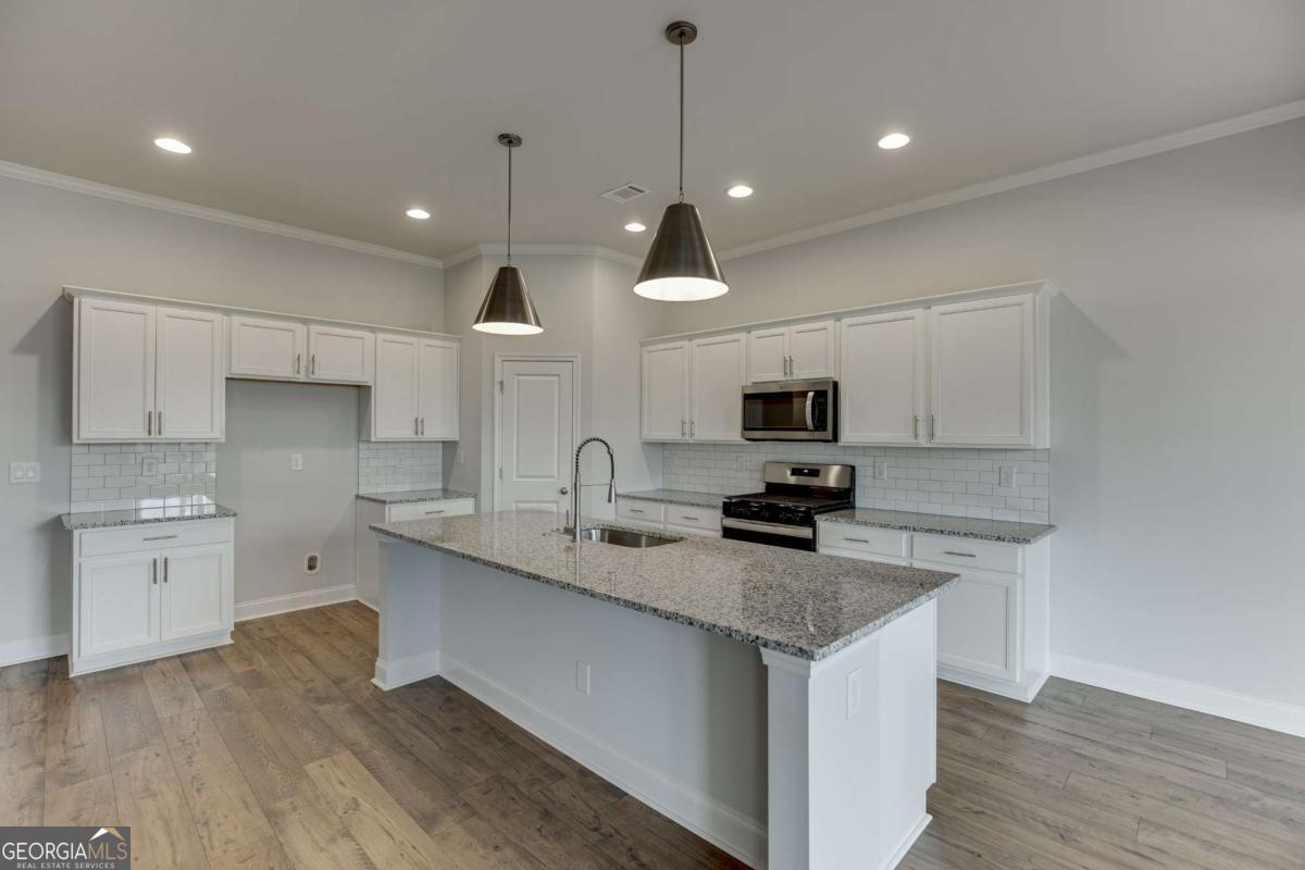 164 Oakdale RD 33