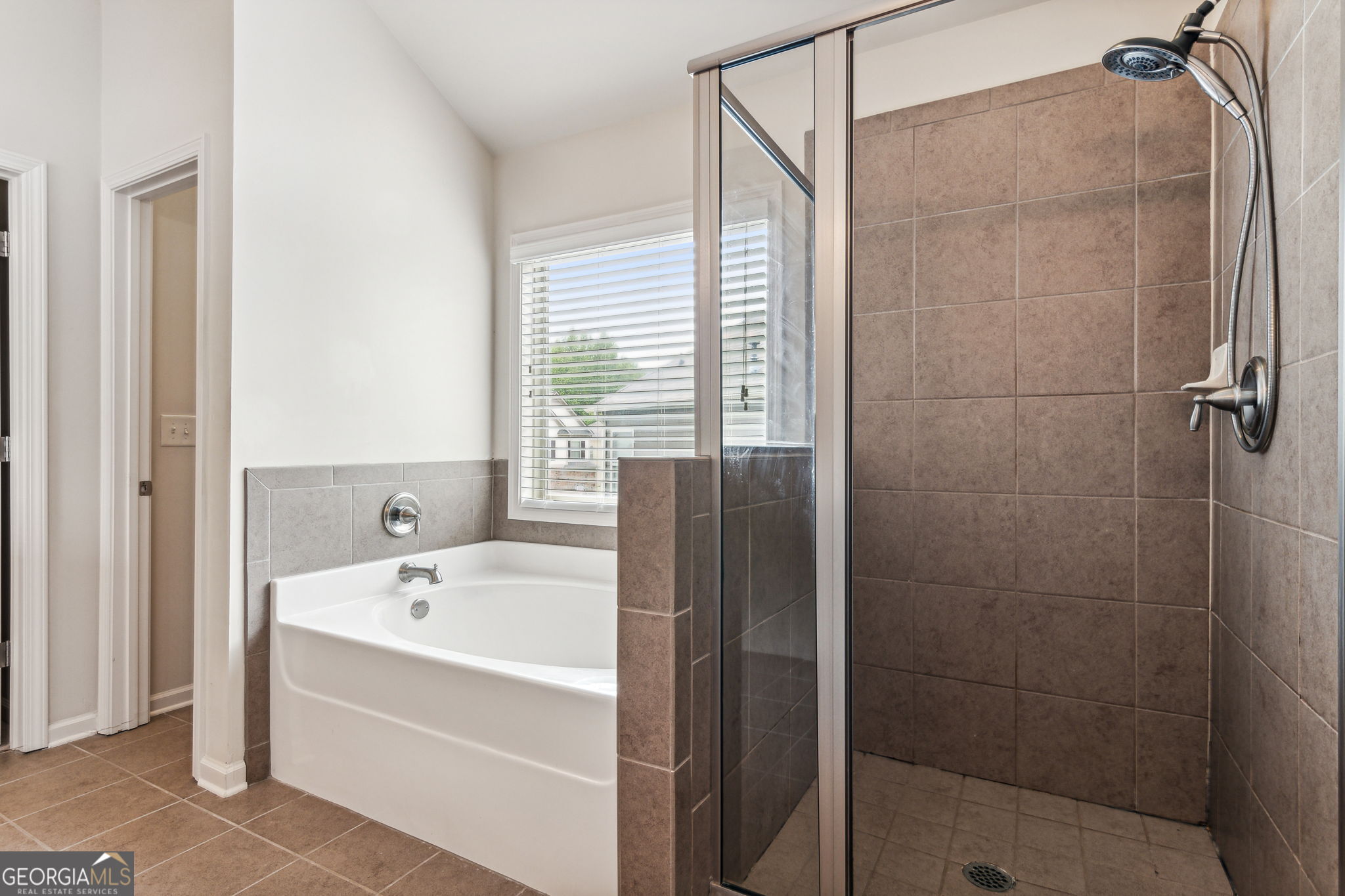 Cumming, Georgia 30041, United States, 5 Bedrooms Bedrooms, ,3 BathroomsBathrooms,Residential,Pending,41473