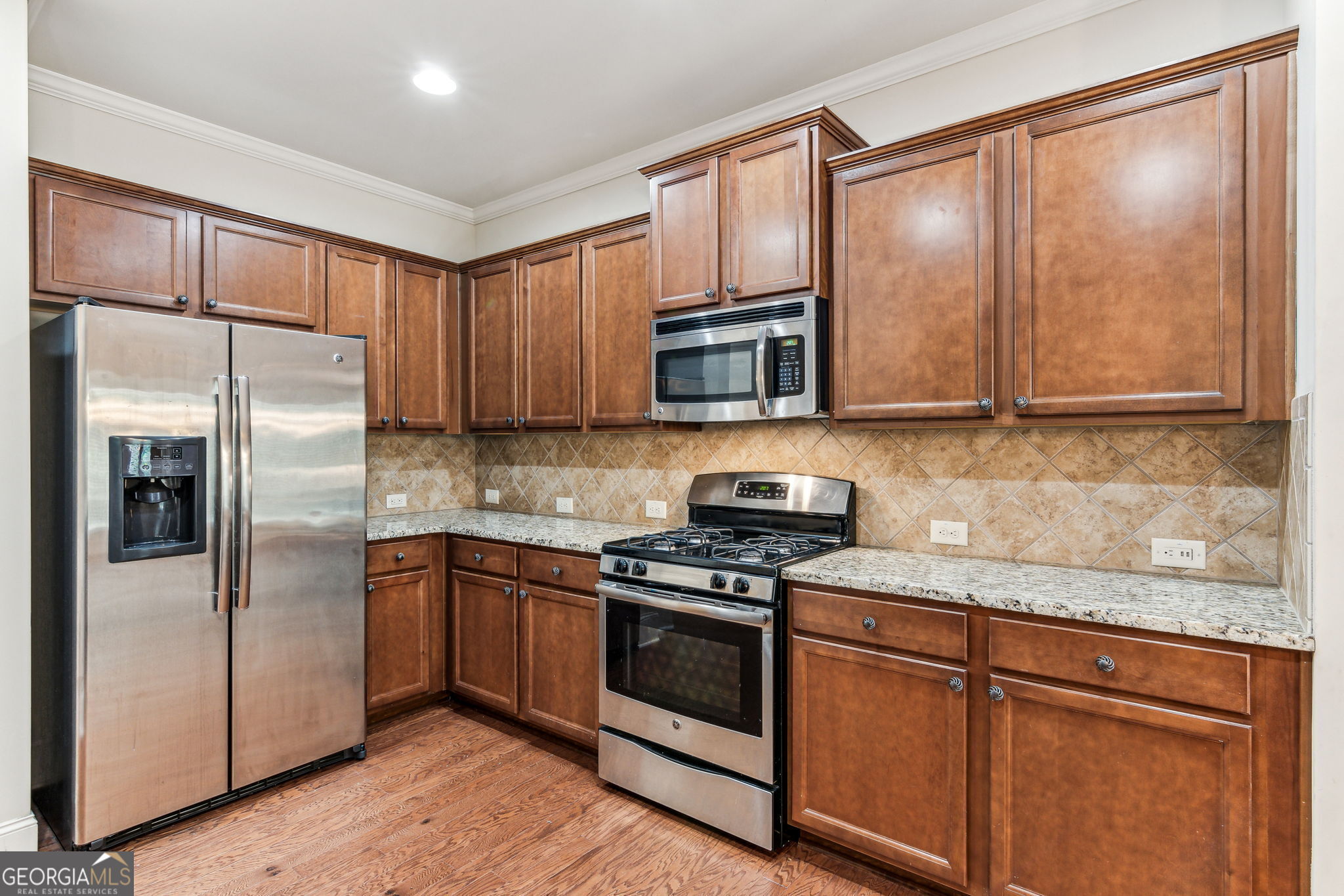 Cumming, Georgia 30041, United States, 5 Bedrooms Bedrooms, ,3 BathroomsBathrooms,Residential,Pending,41473