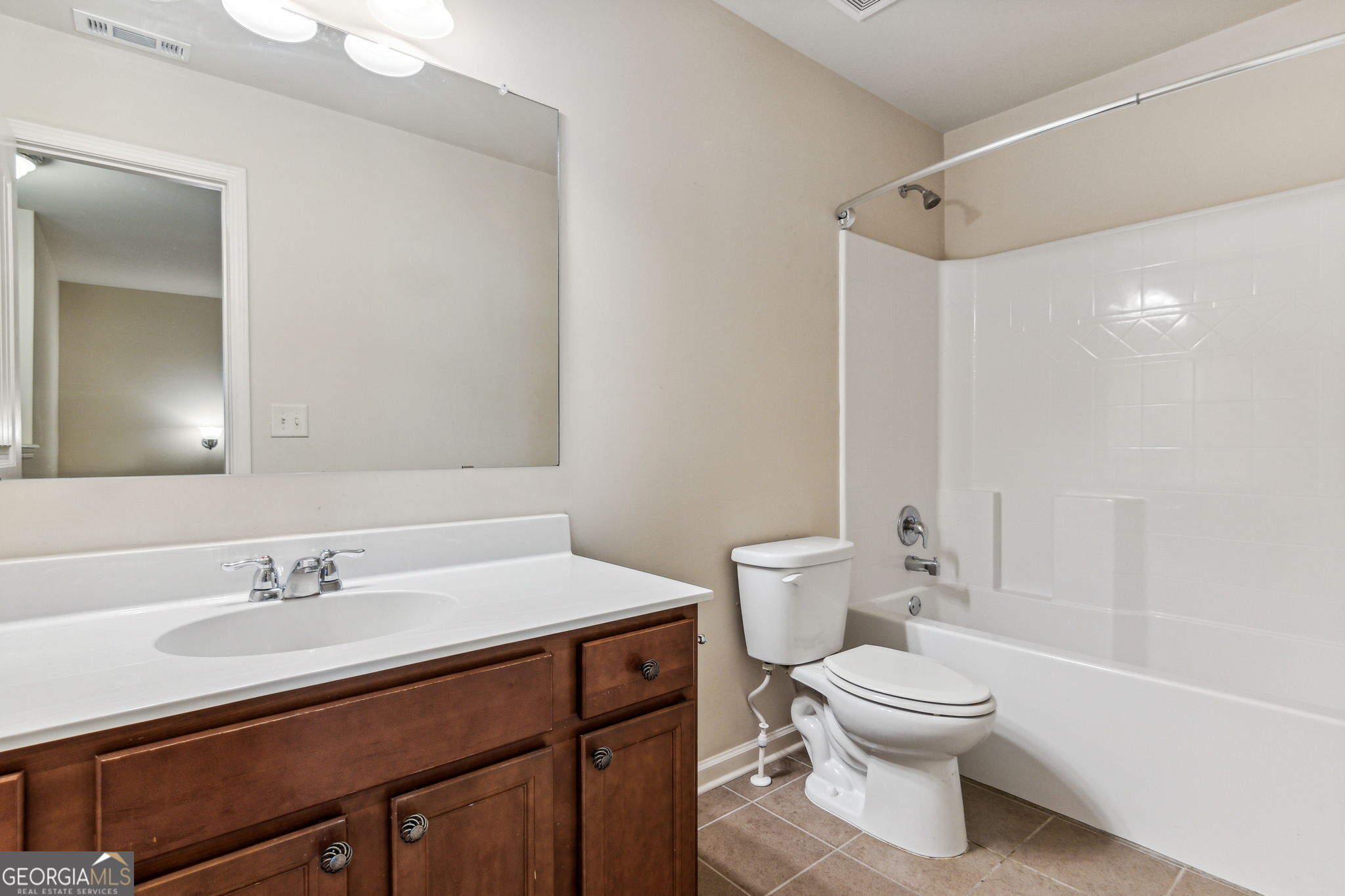 Cumming, Georgia 30041, United States, 5 Bedrooms Bedrooms, ,3 BathroomsBathrooms,Residential,Pending,41473