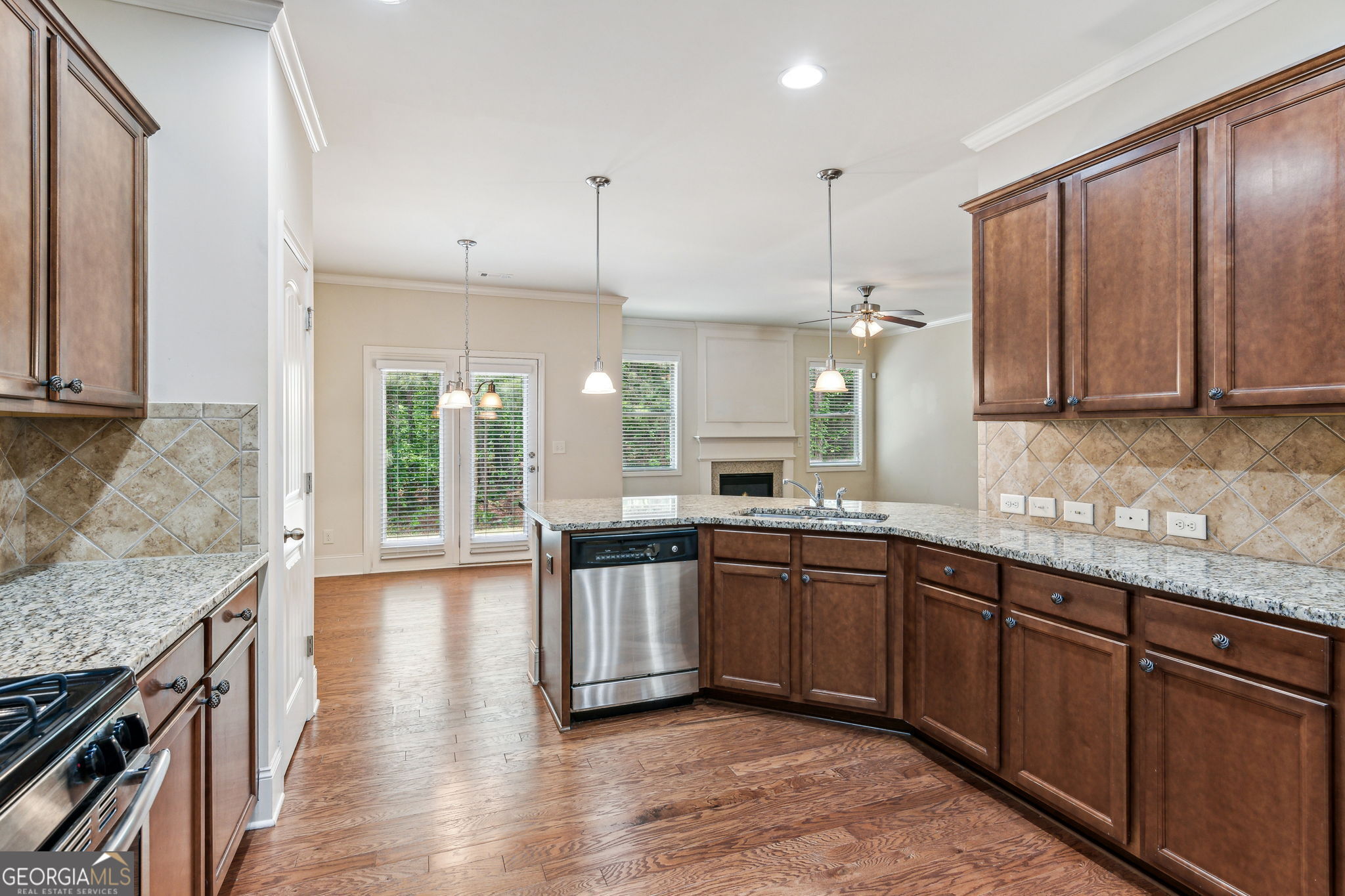 Cumming, Georgia 30041, United States, 5 Bedrooms Bedrooms, ,3 BathroomsBathrooms,Residential,Pending,41473