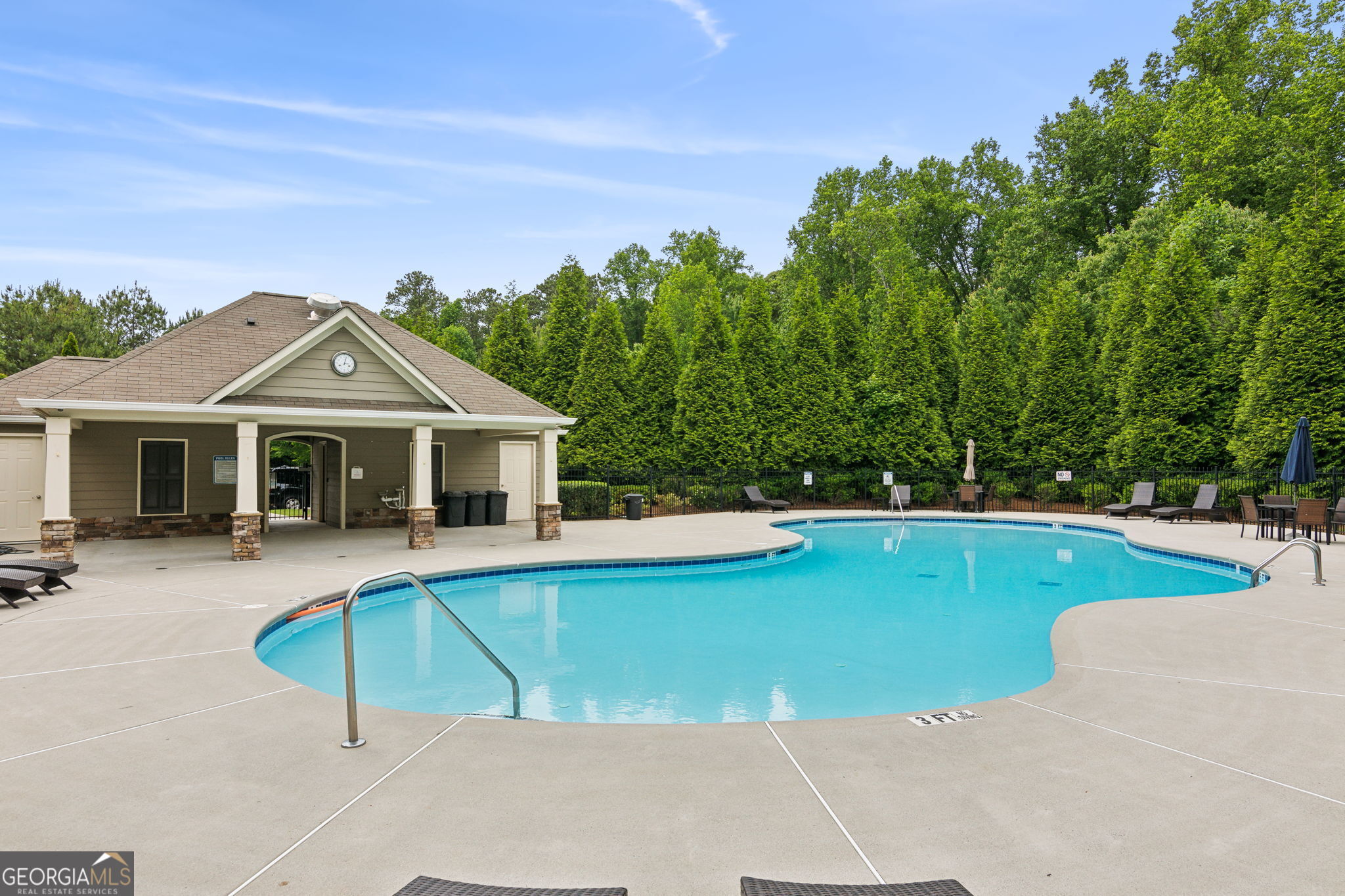 Cumming, Georgia 30041, United States, 5 Bedrooms Bedrooms, ,3 BathroomsBathrooms,Residential,Pending,41473