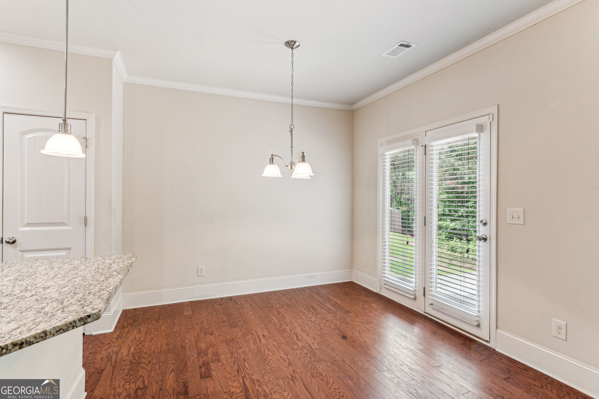 Cumming, Georgia 30041, United States, 5 Bedrooms Bedrooms, ,3 BathroomsBathrooms,Residential,Pending,41473