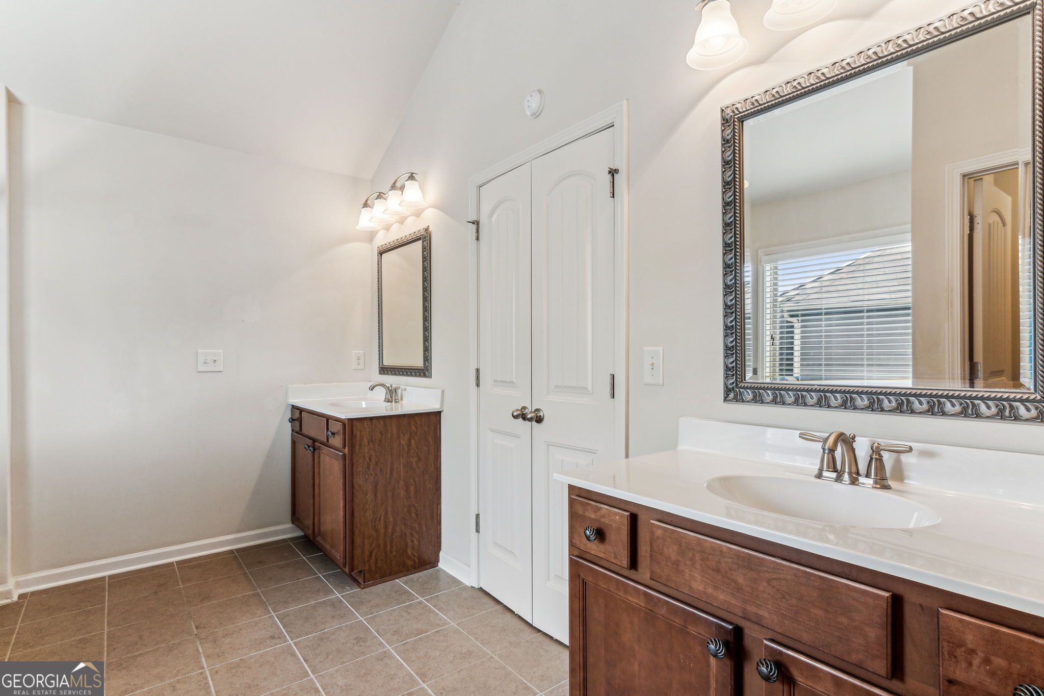 Cumming, Georgia 30041, United States, 5 Bedrooms Bedrooms, ,3 BathroomsBathrooms,Residential,Pending,41473