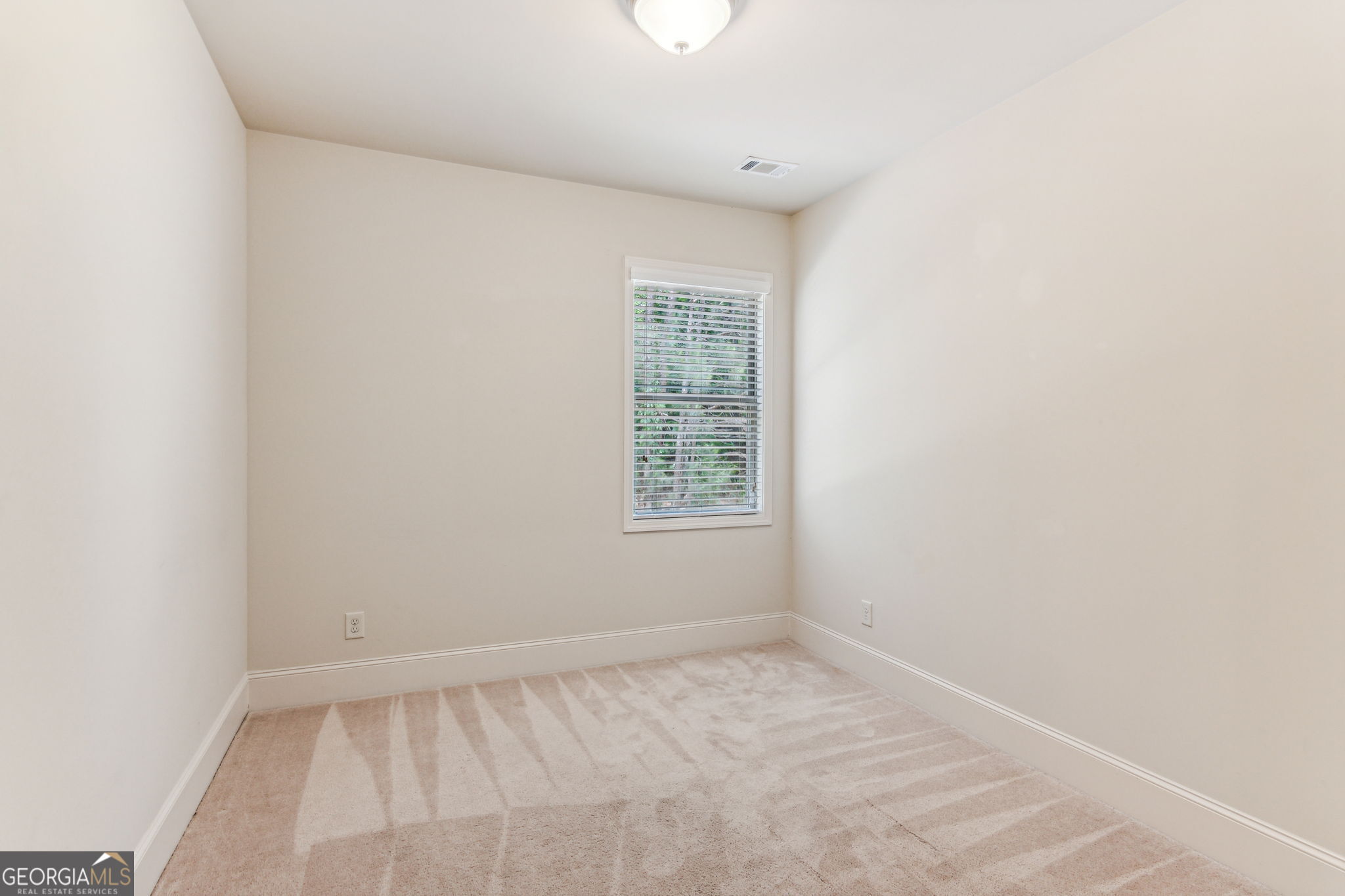 Cumming, Georgia 30041, United States, 5 Bedrooms Bedrooms, ,3 BathroomsBathrooms,Residential,Pending,41473