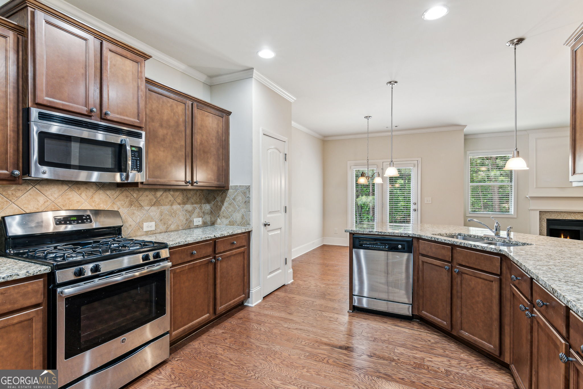 Cumming, Georgia 30041, United States, 5 Bedrooms Bedrooms, ,3 BathroomsBathrooms,Residential,Pending,41473