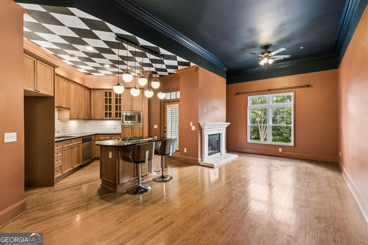 825 Highland LN NE 1317