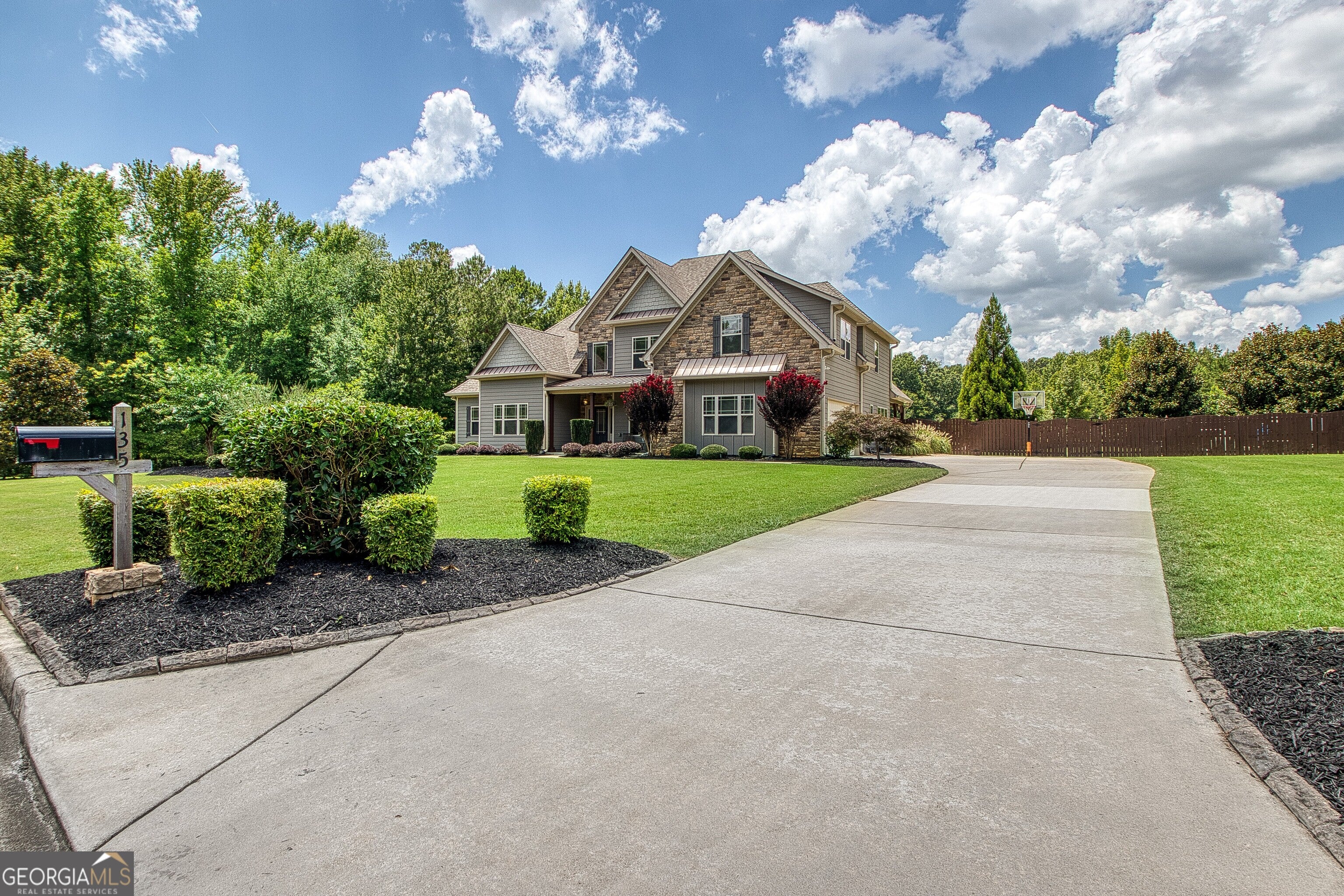 135 Magnolia Place DR