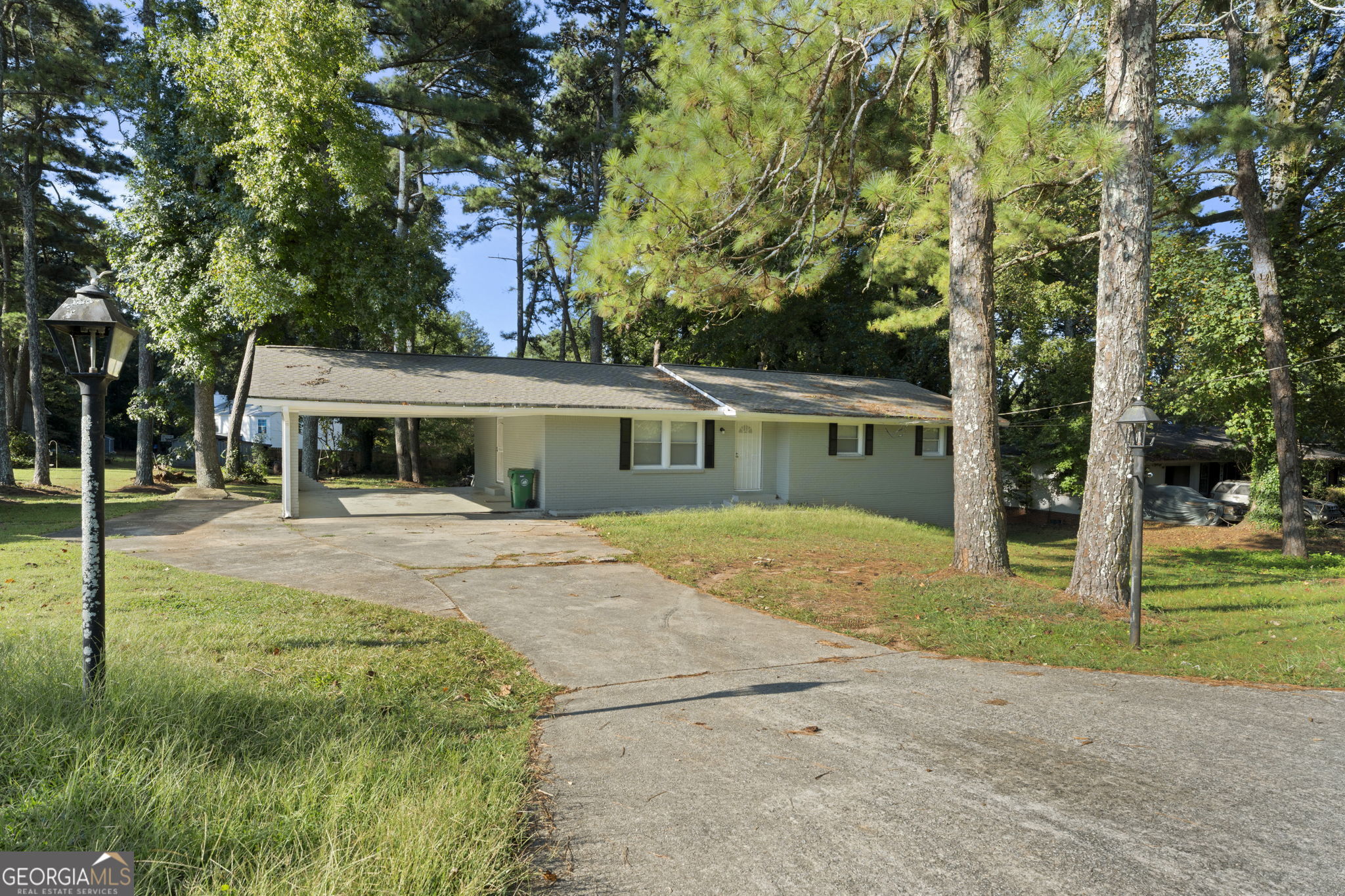 Welcome to a beautiful home nestled in a premier Stone Mountain, GA location. This thoughtfully designed residence offers 4 bedrooms and 2.5 baths. It is move in ready. Enjoy the perfect blend of convenience, comfort, and value.