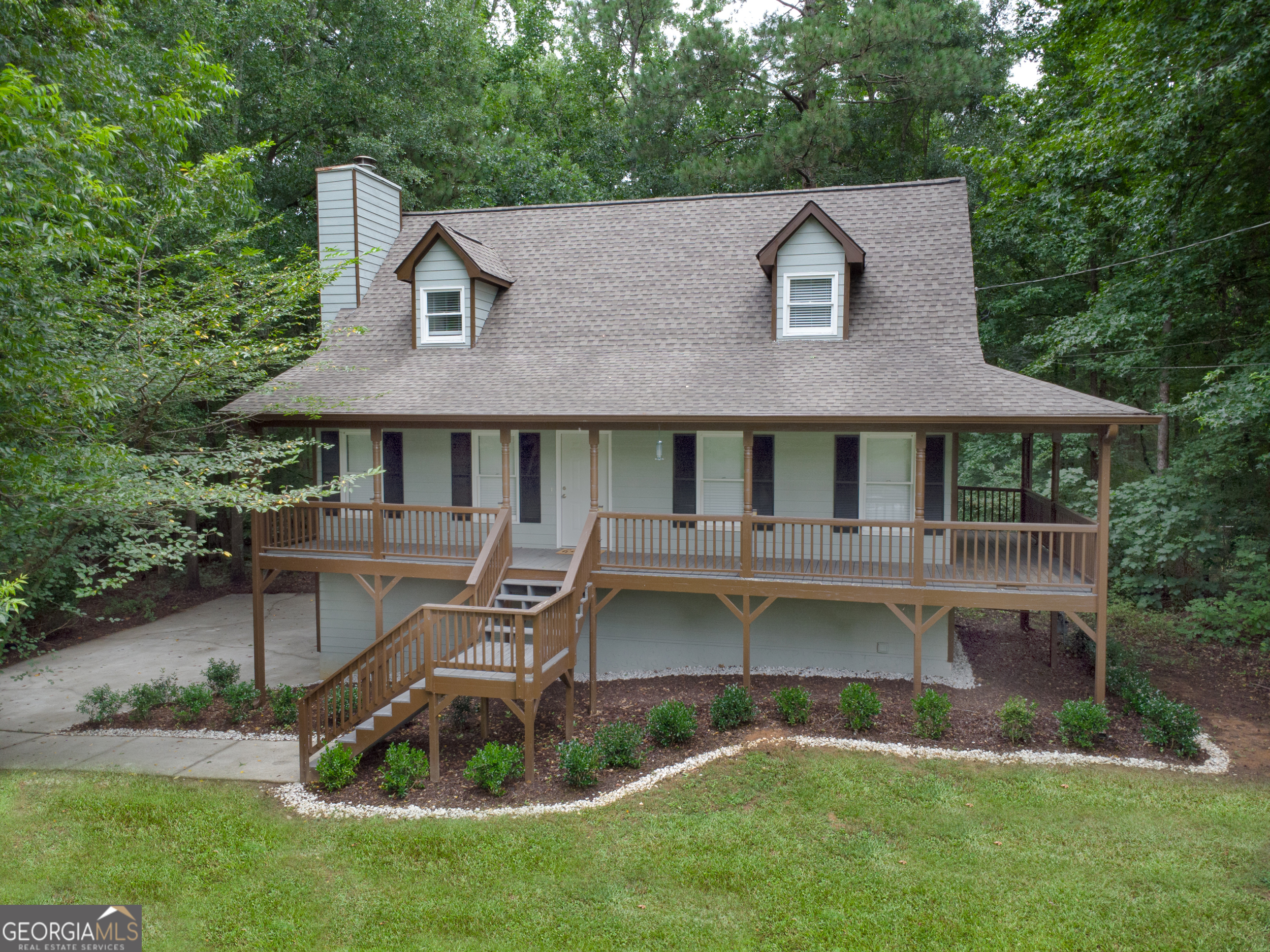 Move in ready cape cod style home with wrap around porch located in the Oak Landing Community & the South Paulding High School District. This 3bed/2bath home features brand new stainless steel appliances, wood burning fireplace, carpet in the family room and bedrooms, primary bedroom on the main level, primary bath with tub & shower, 2 spacious bedrooms upstairs with one full bath, 2 car garage, washer & dryer, nice size back deck and situated on almost an half acre.