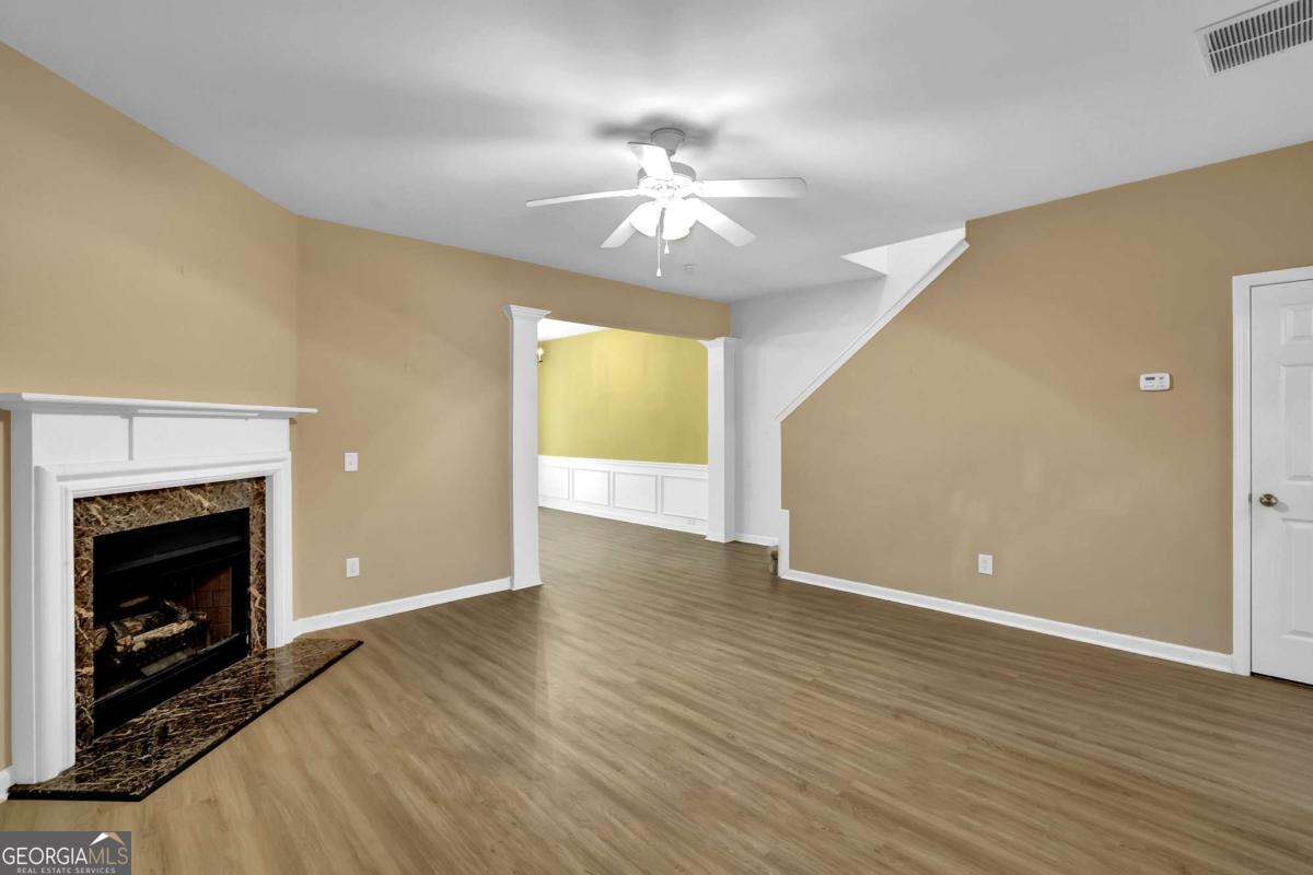 2096 Lakeshore Overlook DR NW