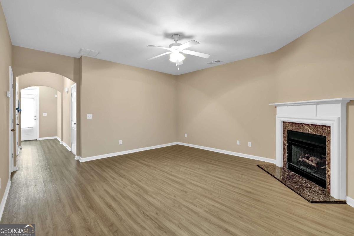 2096 Lakeshore Overlook DR NW