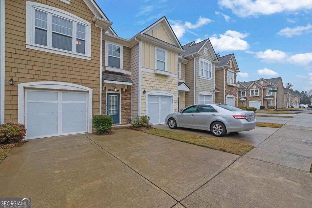 Photo of 2096 Lakeshore Overlook Drive NW, Kennesaw, GA 30152 (MLS # 10652288)