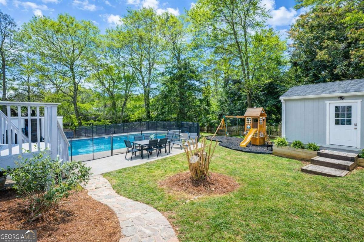 945 E Riverbend DR SW
