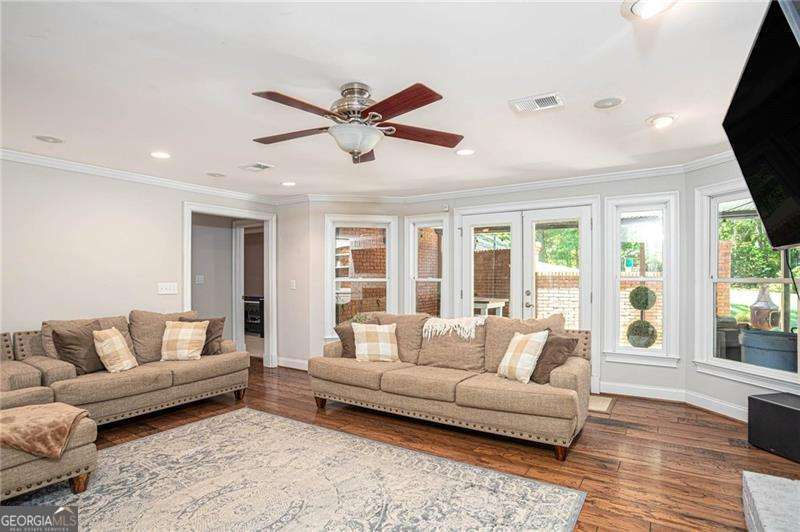 395 Grove Ridge DR