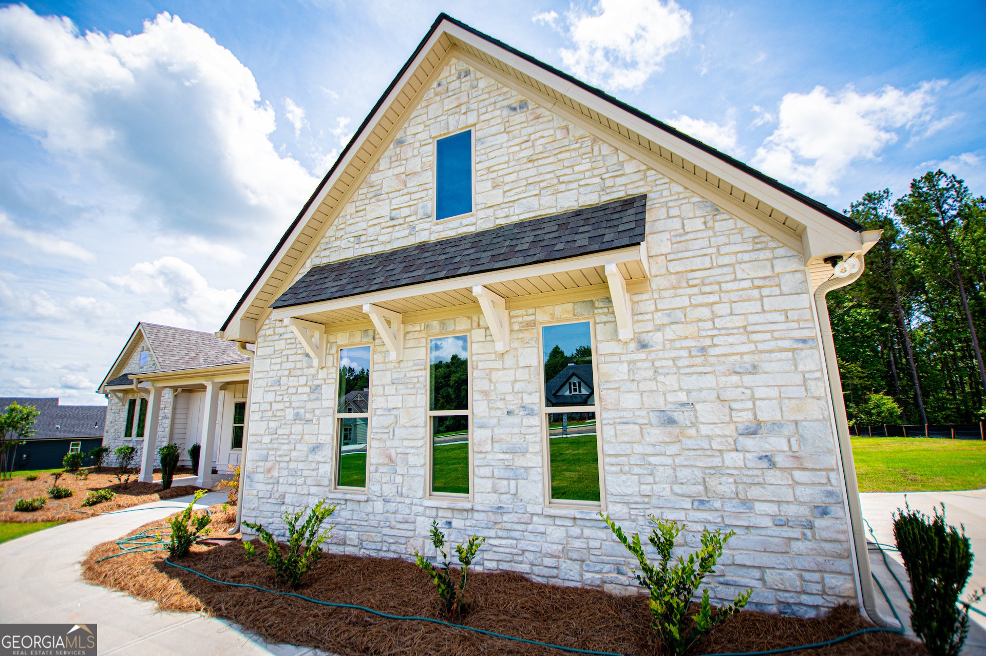 126 Woodford DR