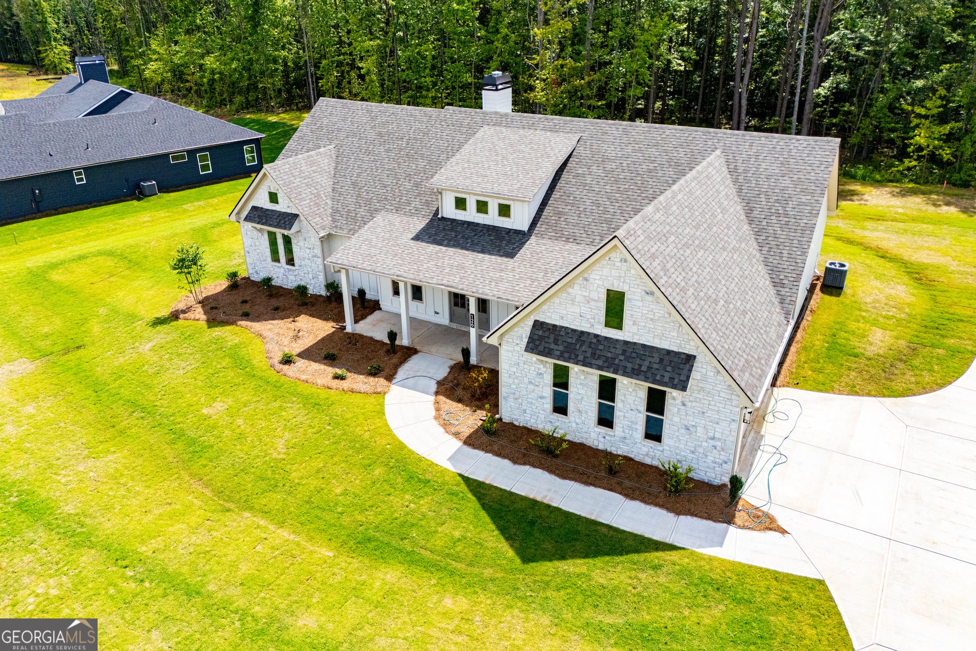 126 Woodford DR