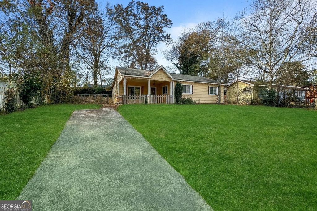 Photo of 1670 Linda Circle Circle SE, Marietta, GA 30060 (MLS # 10650809)