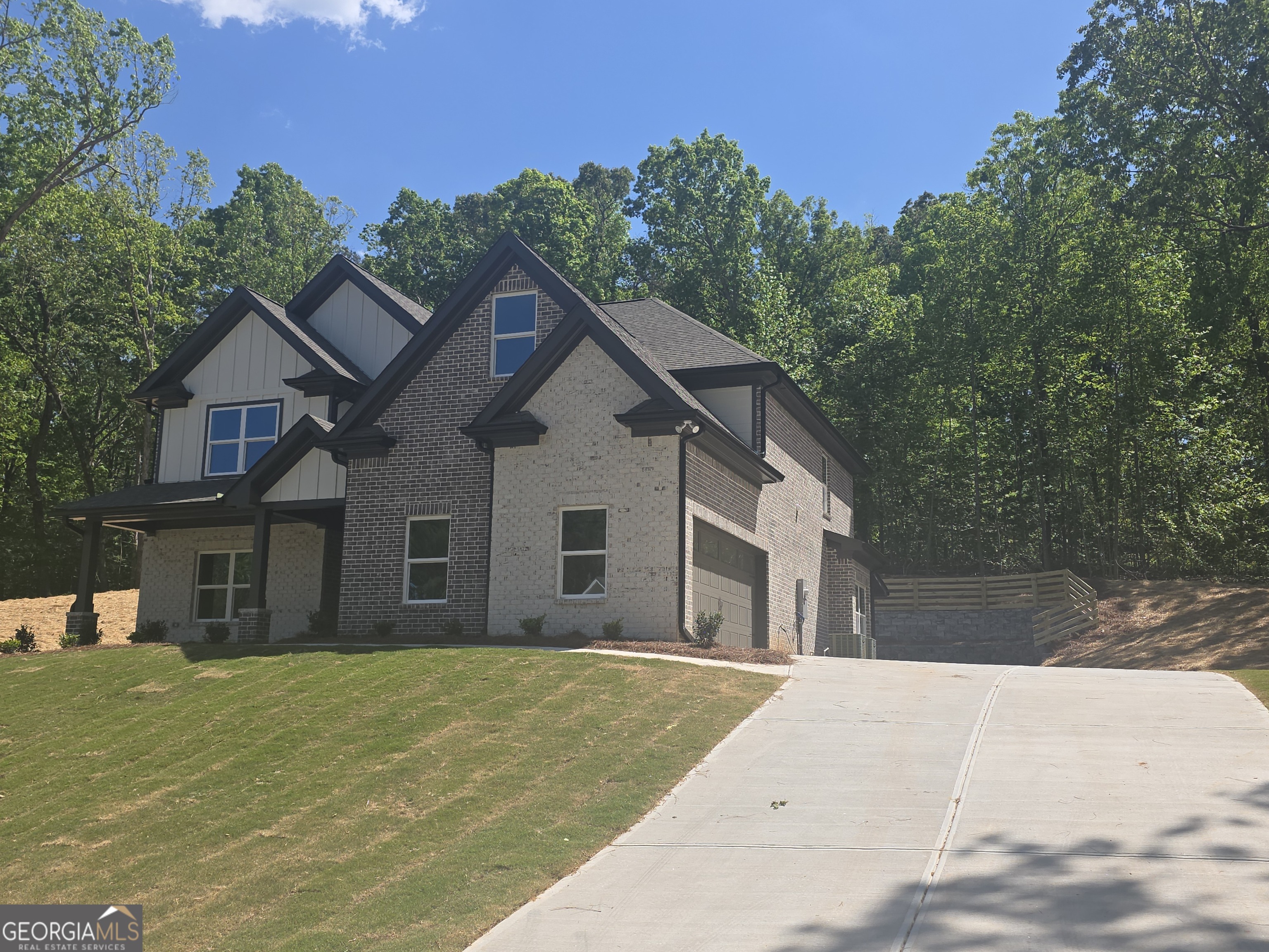 19 Louie LN 33