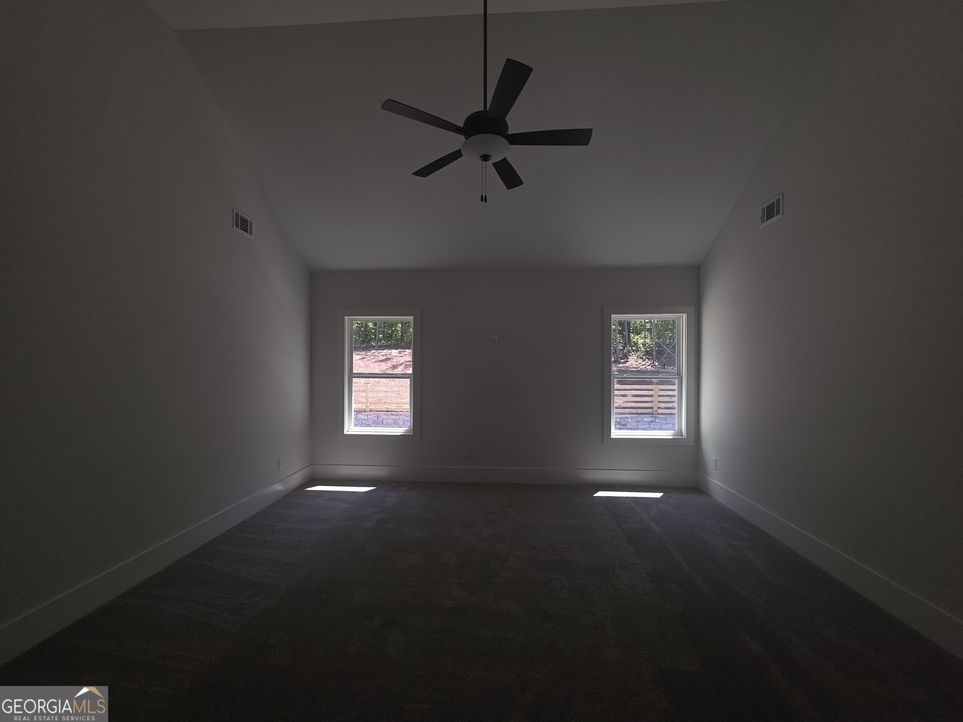 19 Louie LN 33