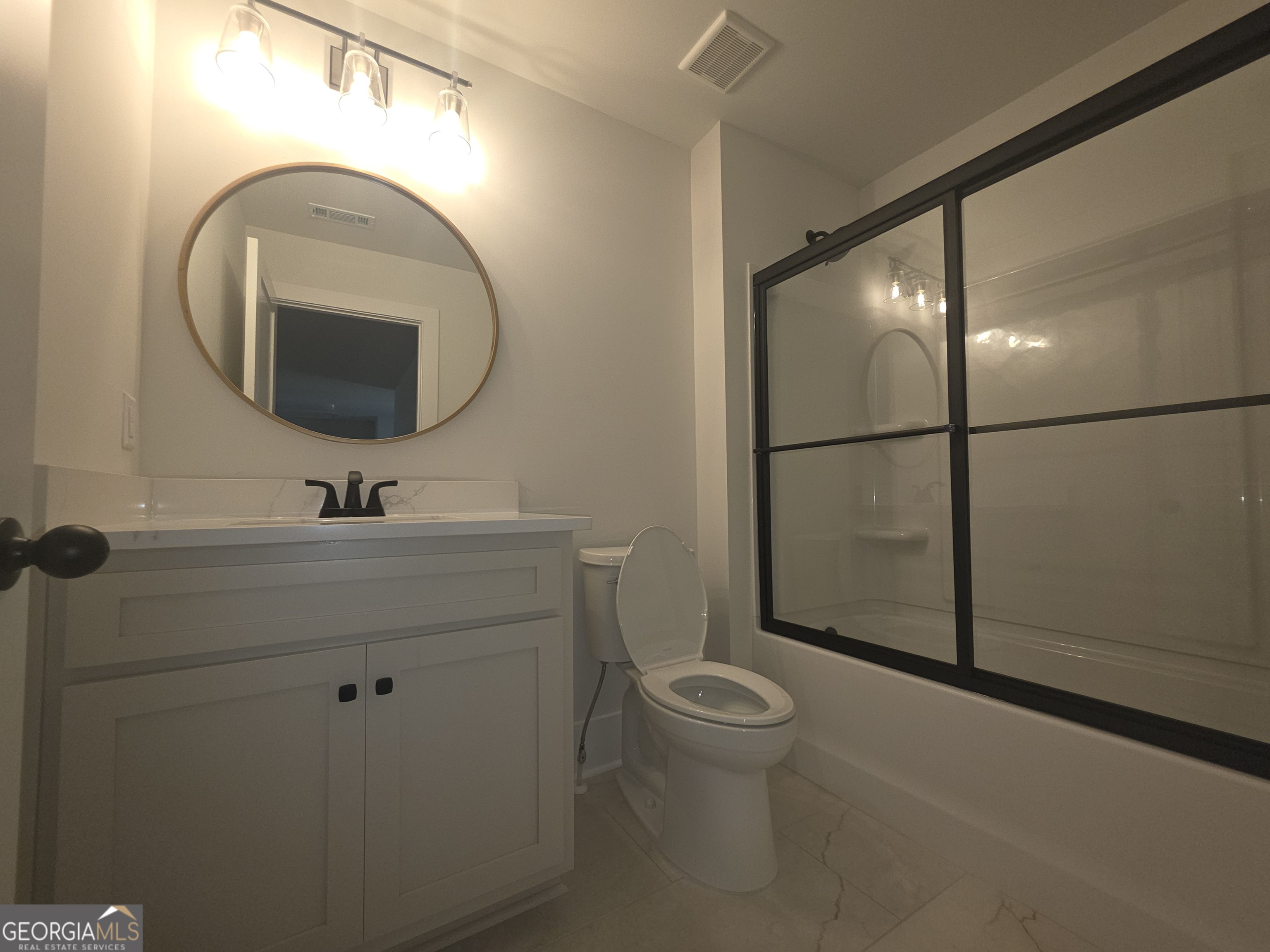 19 Louie LN 33
