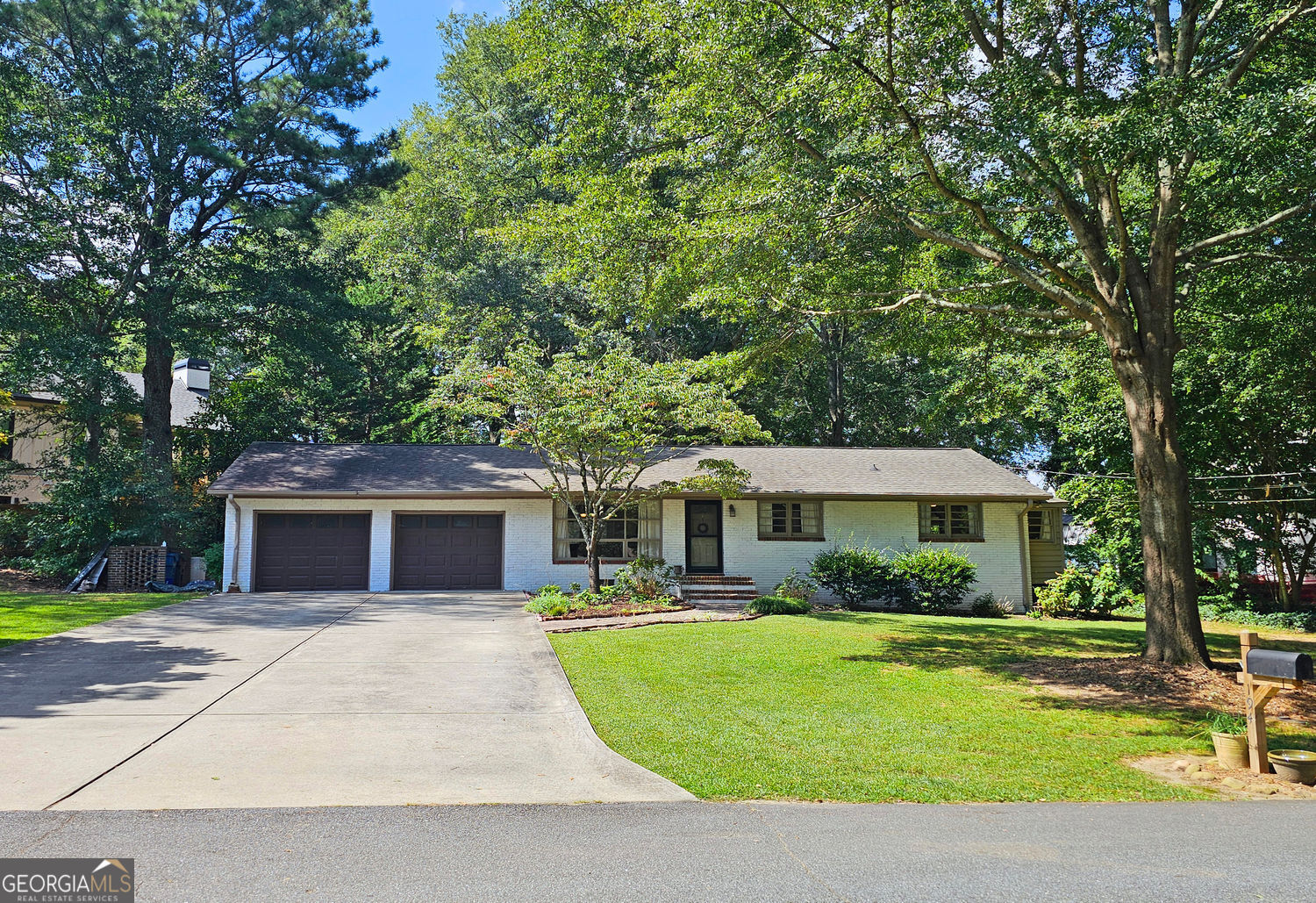 Charming ranch in the heart of downtown Alpharetta! This home features 3 bedrooms and 1.5 baths in the highly sought-after Meadow Brook subdivision. Enjoy an updated and spacious kitchen, a 2-car garage, and a fenced backyard. All within walking distance to downtown Alpharetta's shops and restaurants.