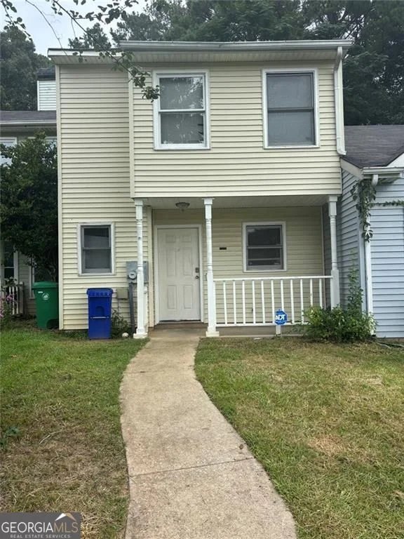 2136 Wellington Circle