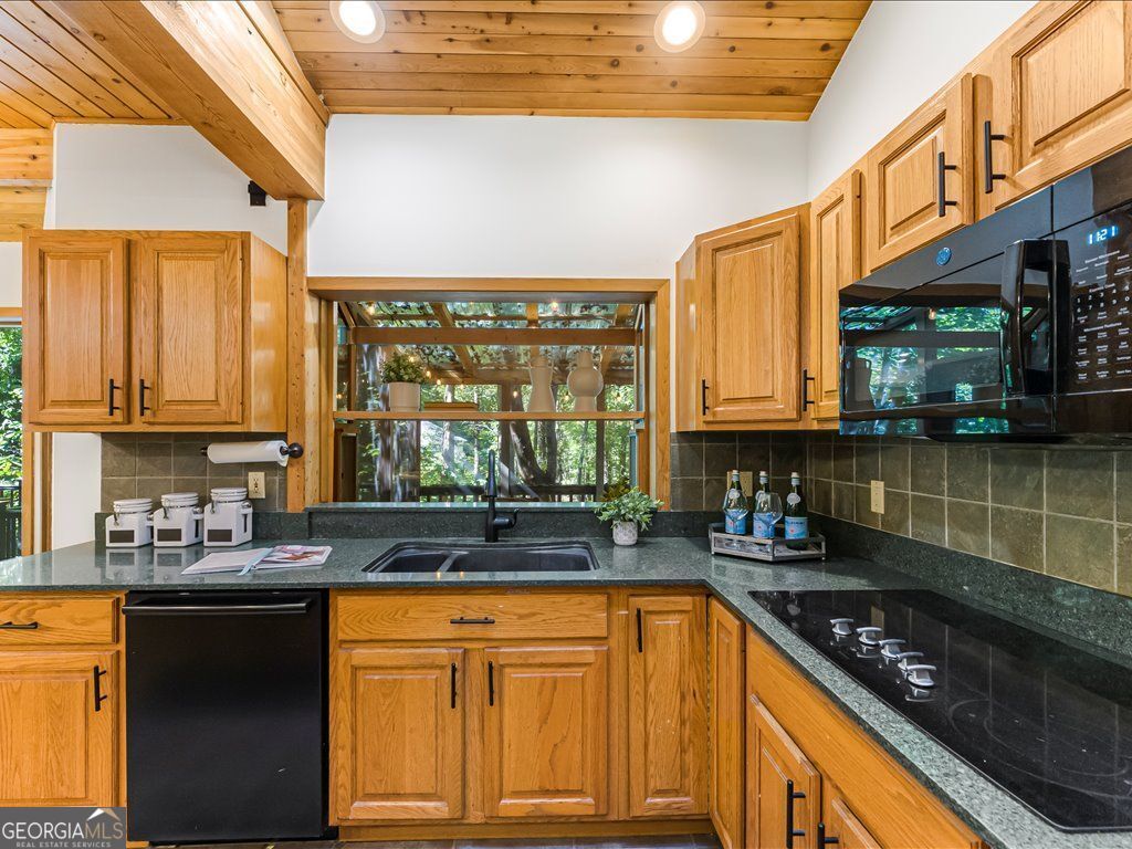 Woodstock, Georgia 30188, United States, 4 Bedrooms Bedrooms, ,4 BathroomsBathrooms,Residential,Active,208355