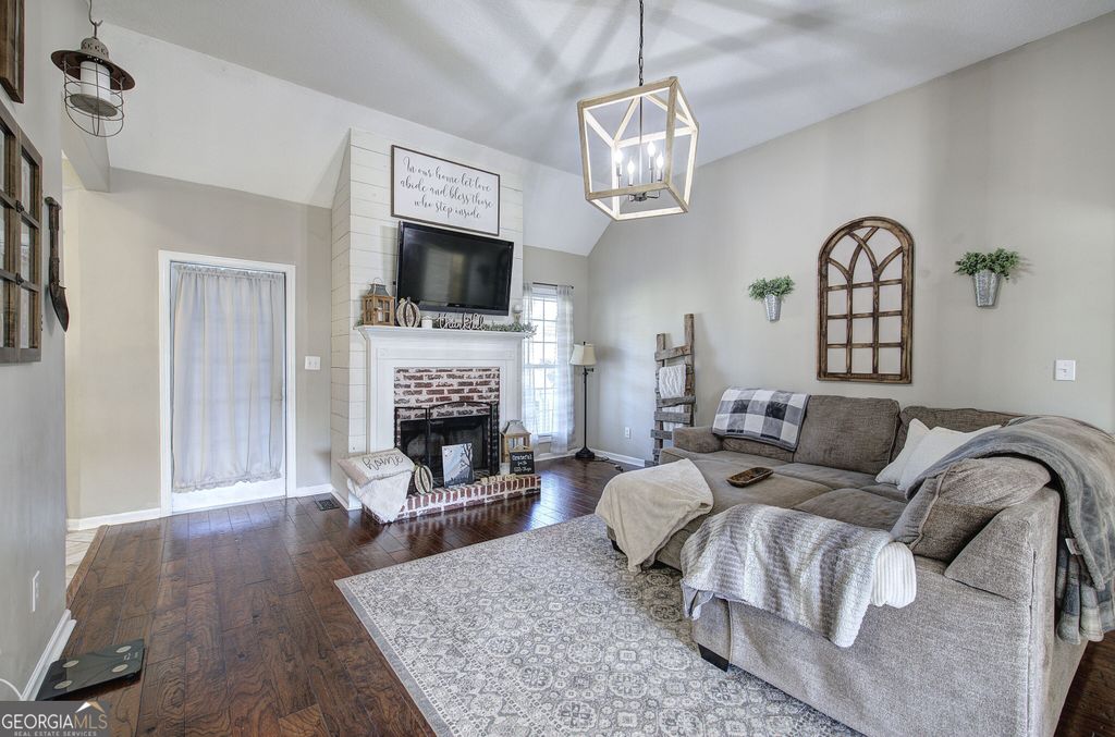 Photo of 190 Woodford Way SE, Calhoun, GA 30701 (MLS # 10635546)